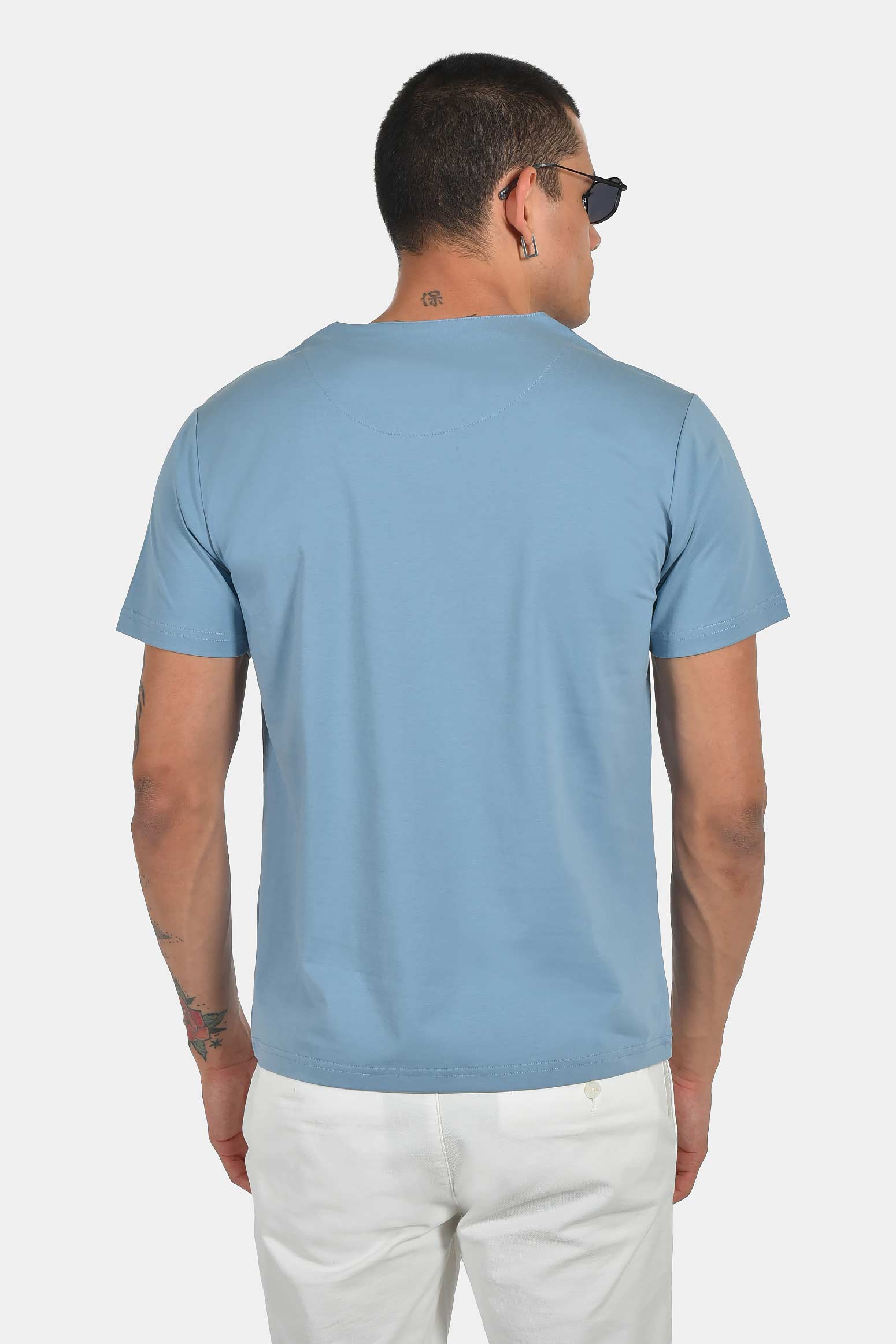 ανδρικό-t-shirt-normal-fit-με-κουμπί-λαιμόκοψης-απαλή-&-σταθερή-εφαρμογή