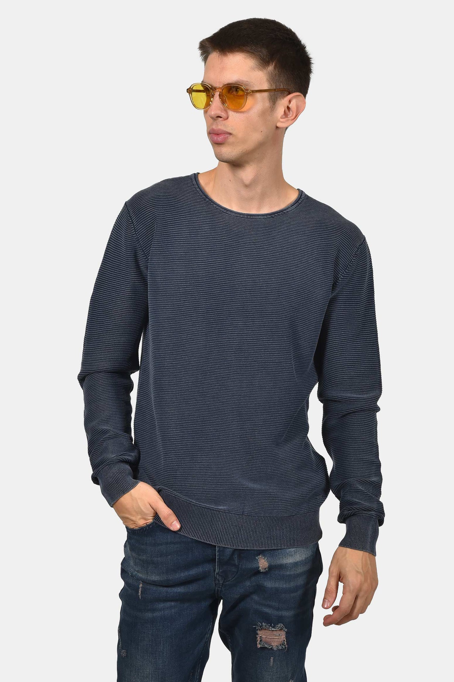 ανδρικό-βαμβακερό-πουλόβερ-stone-wash-με-ανάγλυφο-ριγέ-σχέδιο