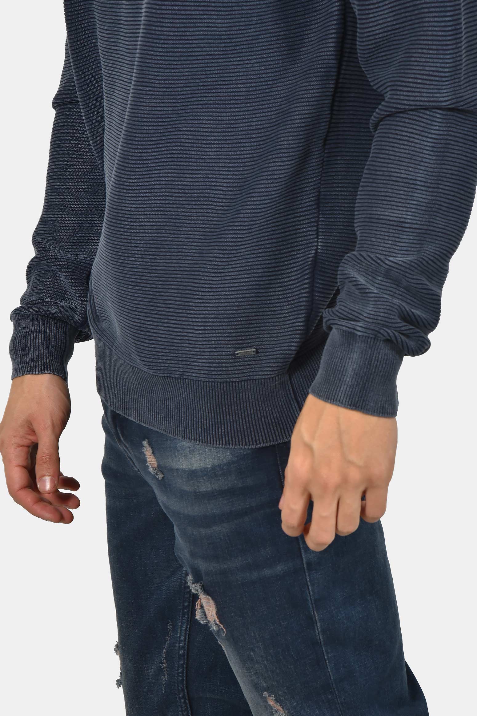 ανδρικό-βαμβακερό-πουλόβερ-stone-wash-με-ανάγλυφο-ριγέ-σχέδιο