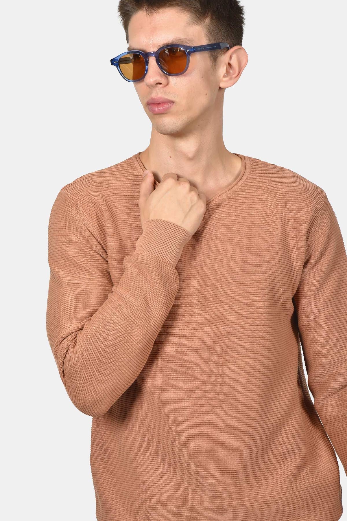 ανδρικό-βαμβακερό-πουλόβερ-stone-wash-με-ανάγλυφο-ριγέ-σχέδιο