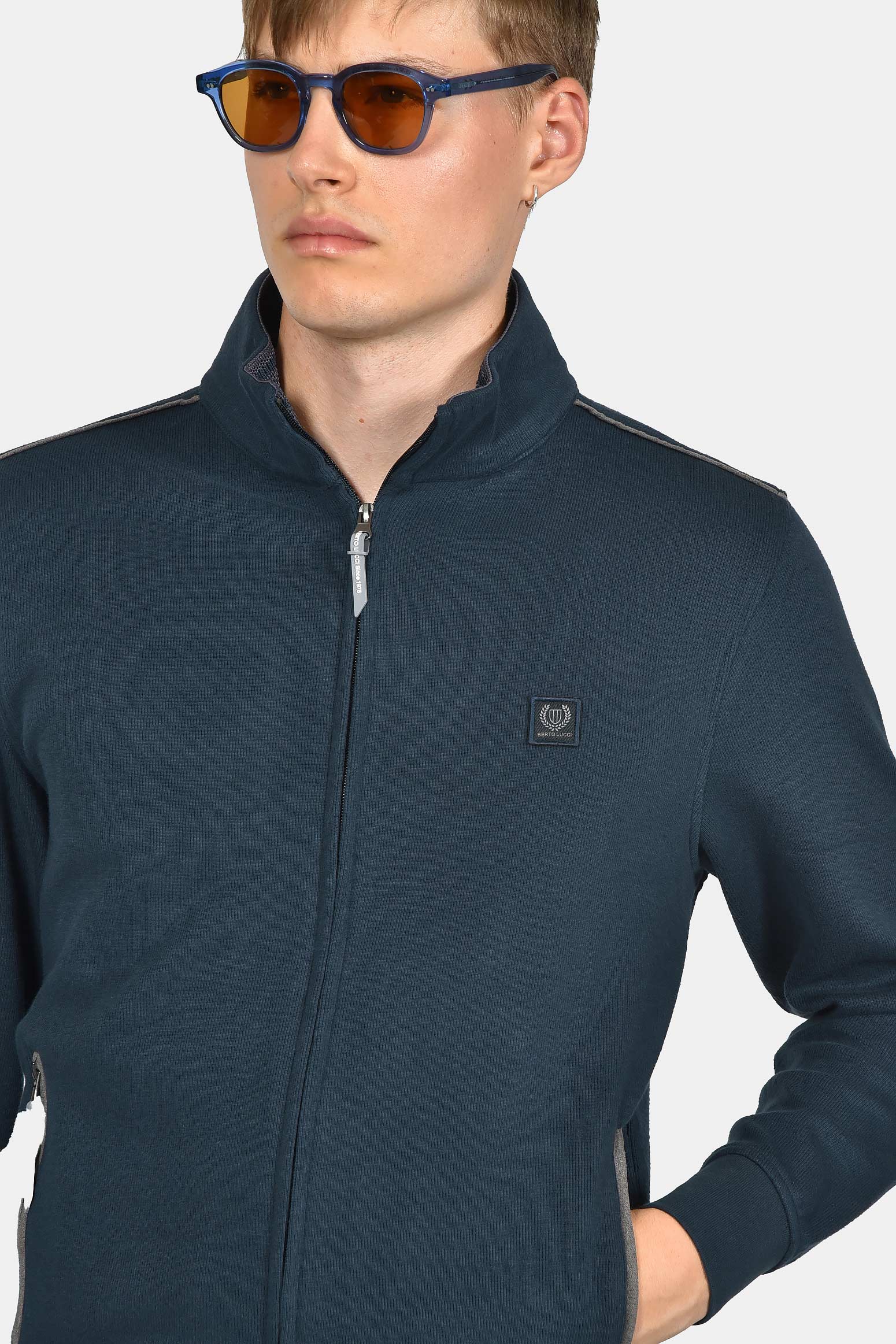 ανδρική-ζακέτα-φούτερ-normal-fit-με-φερμουάρ-και-πλαϊνές-τσέπες