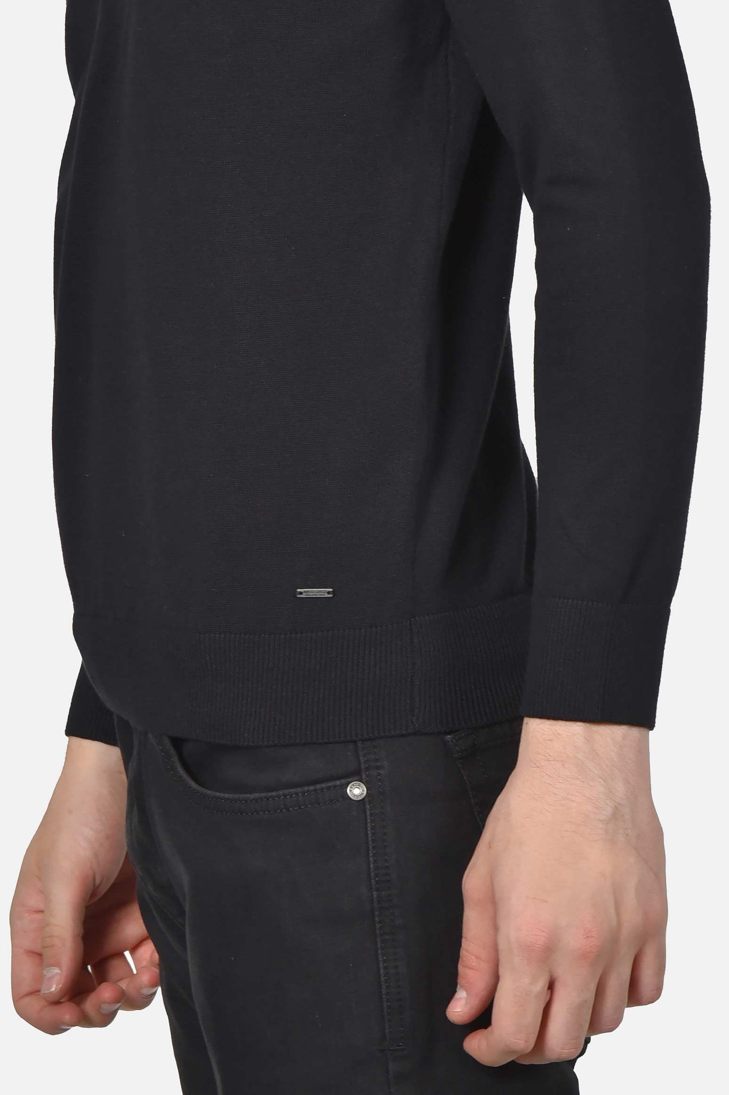 ανδρικό-πουλόβερ-normal-fit-με-λαιμόκοψη-v