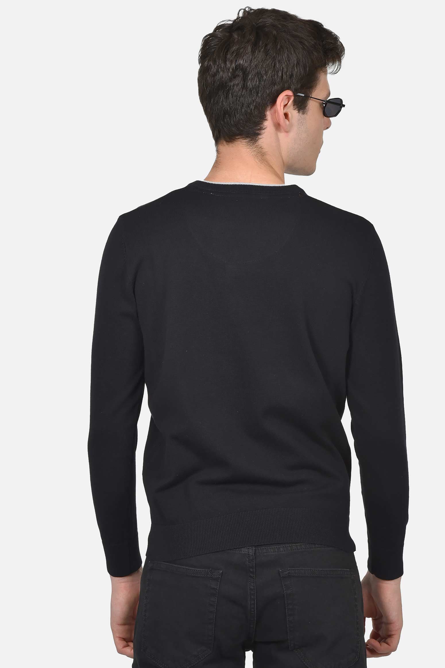 ανδρικό-πουλόβερ-normal-fit-με-λαιμόκοψη-v