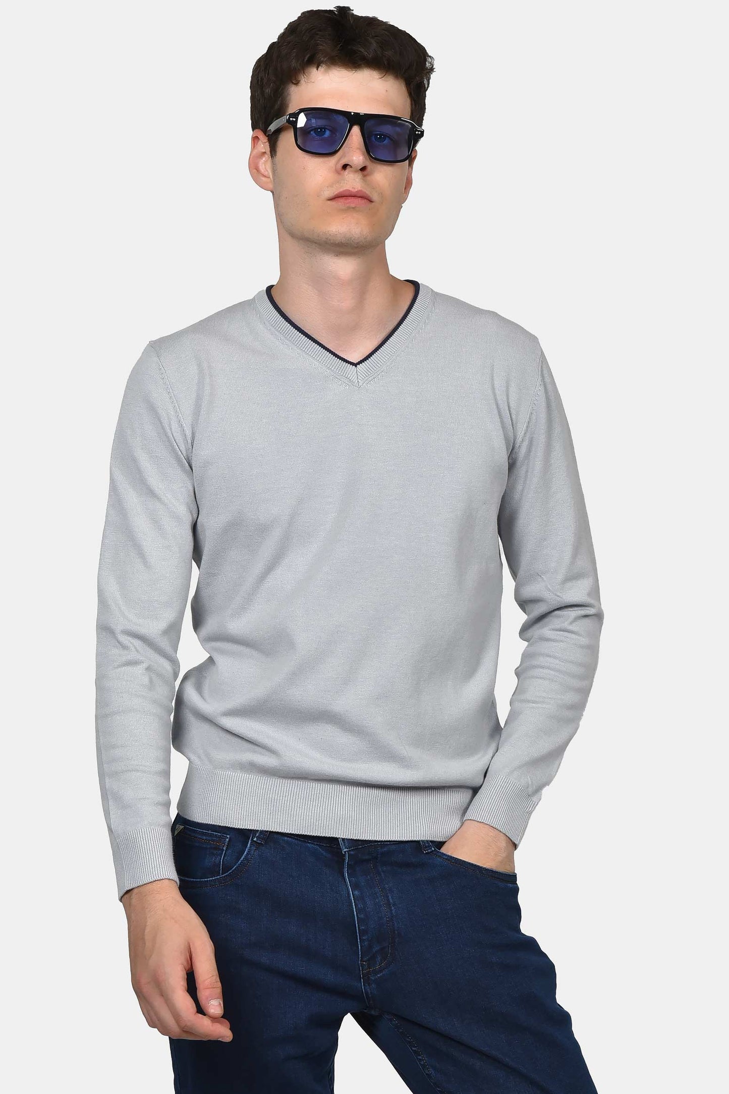ανδρικό-πουλόβερ-normal-fit-με-λαιμόκοψη-v