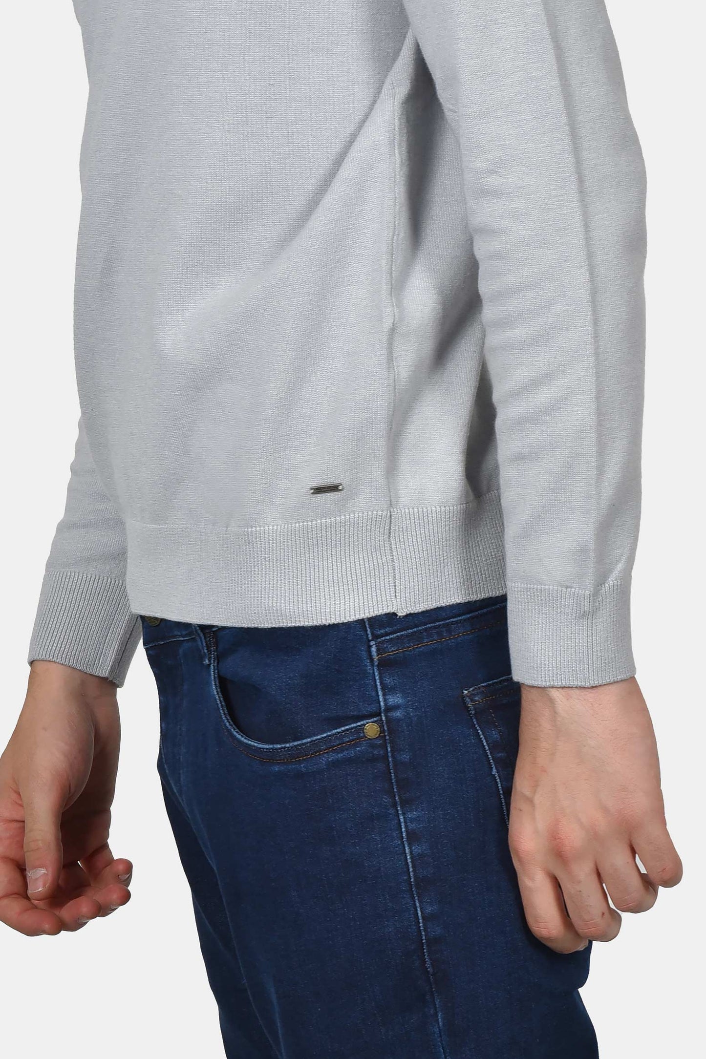 ανδρικό-πουλόβερ-normal-fit-με-λαιμόκοψη-v