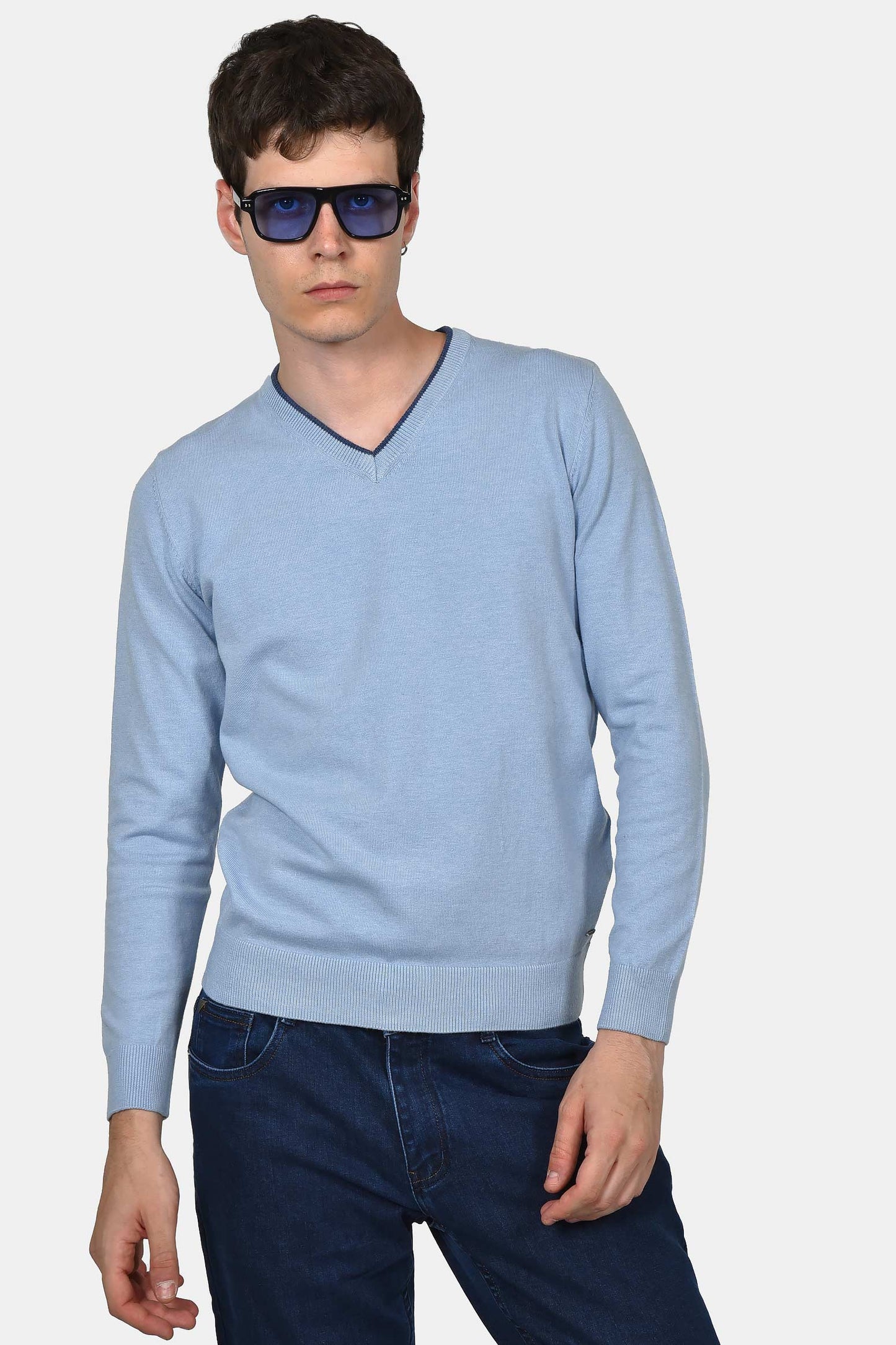 ανδρικό-πουλόβερ-normal-fit-με-λαιμόκοψη-v