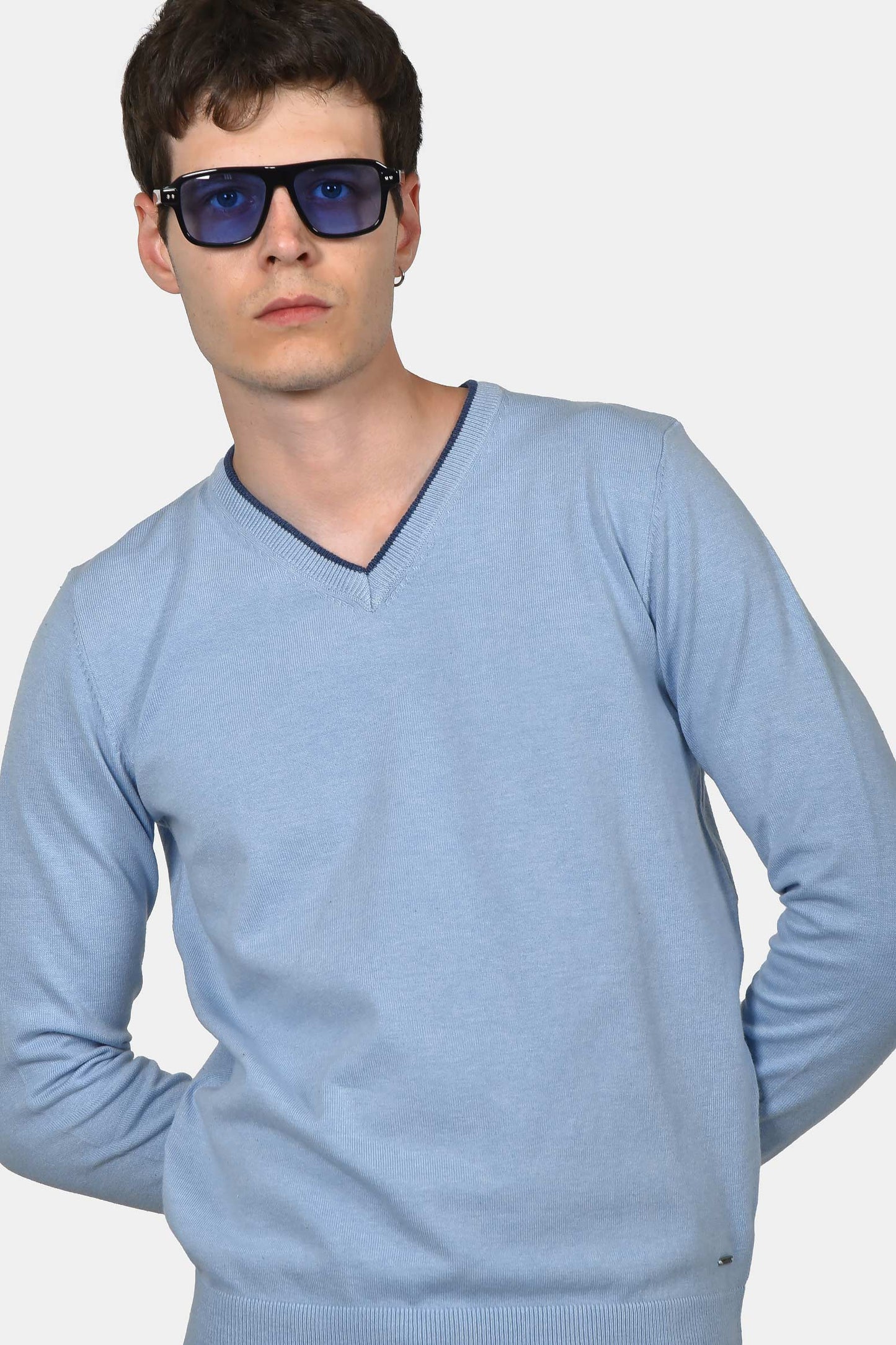 ανδρικό-πουλόβερ-normal-fit-με-λαιμόκοψη-v