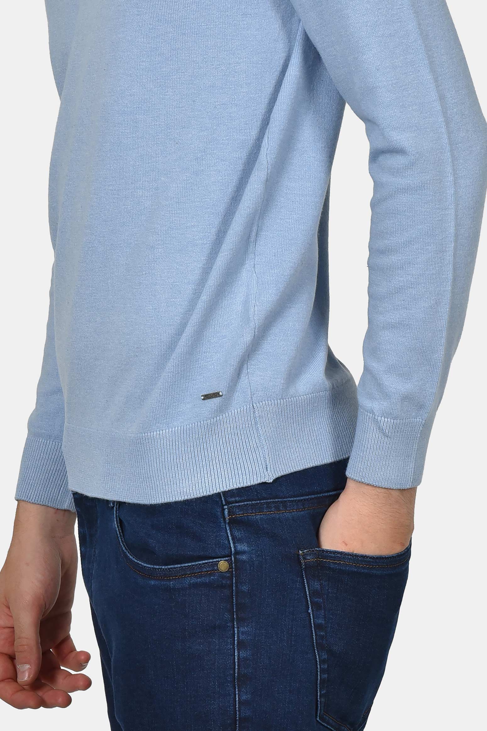 ανδρικό-πουλόβερ-normal-fit-με-λαιμόκοψη-v