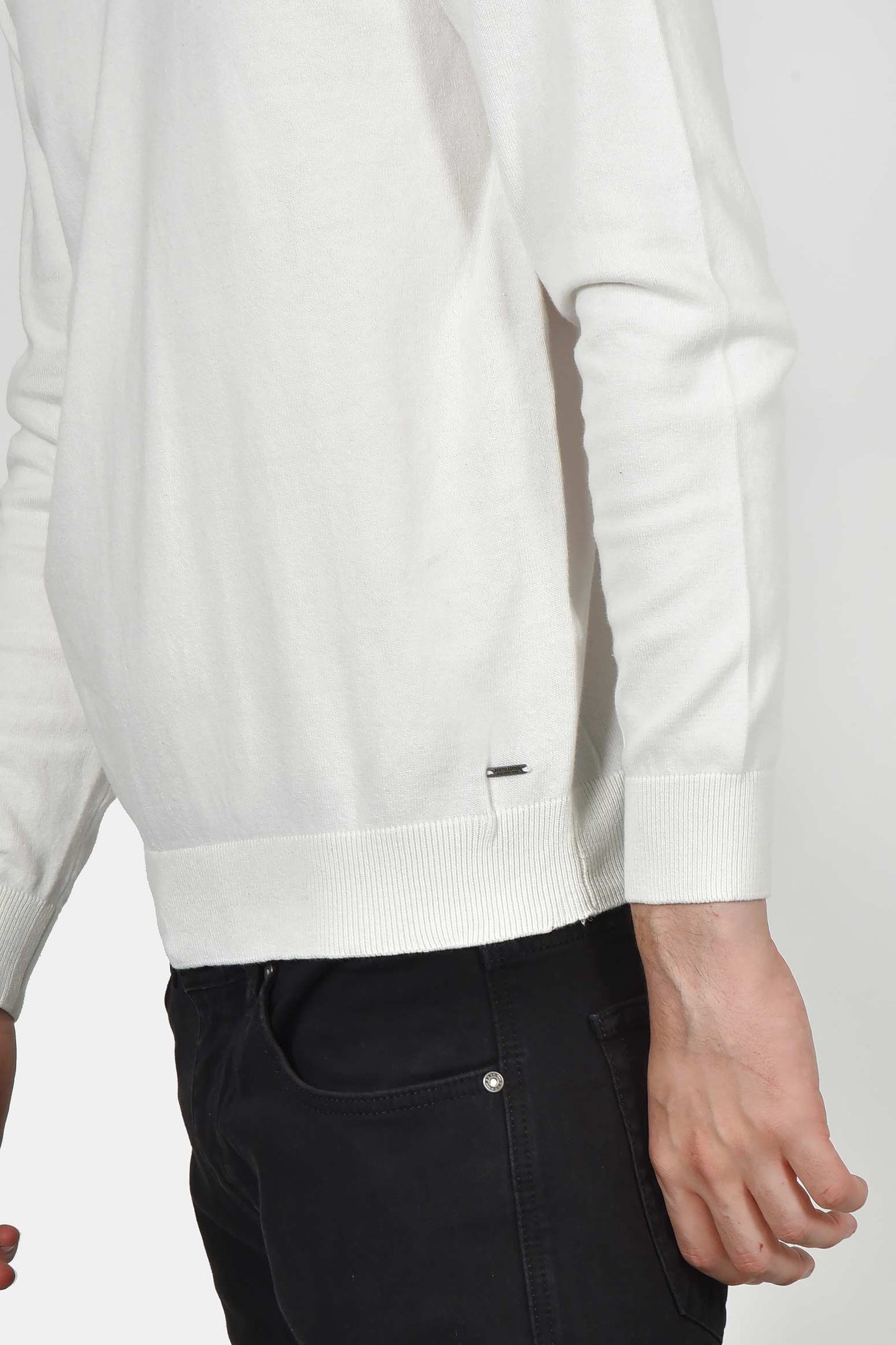 ανδρικό-πουλόβερ-normal-fit-με-λαιμόκοψη-v