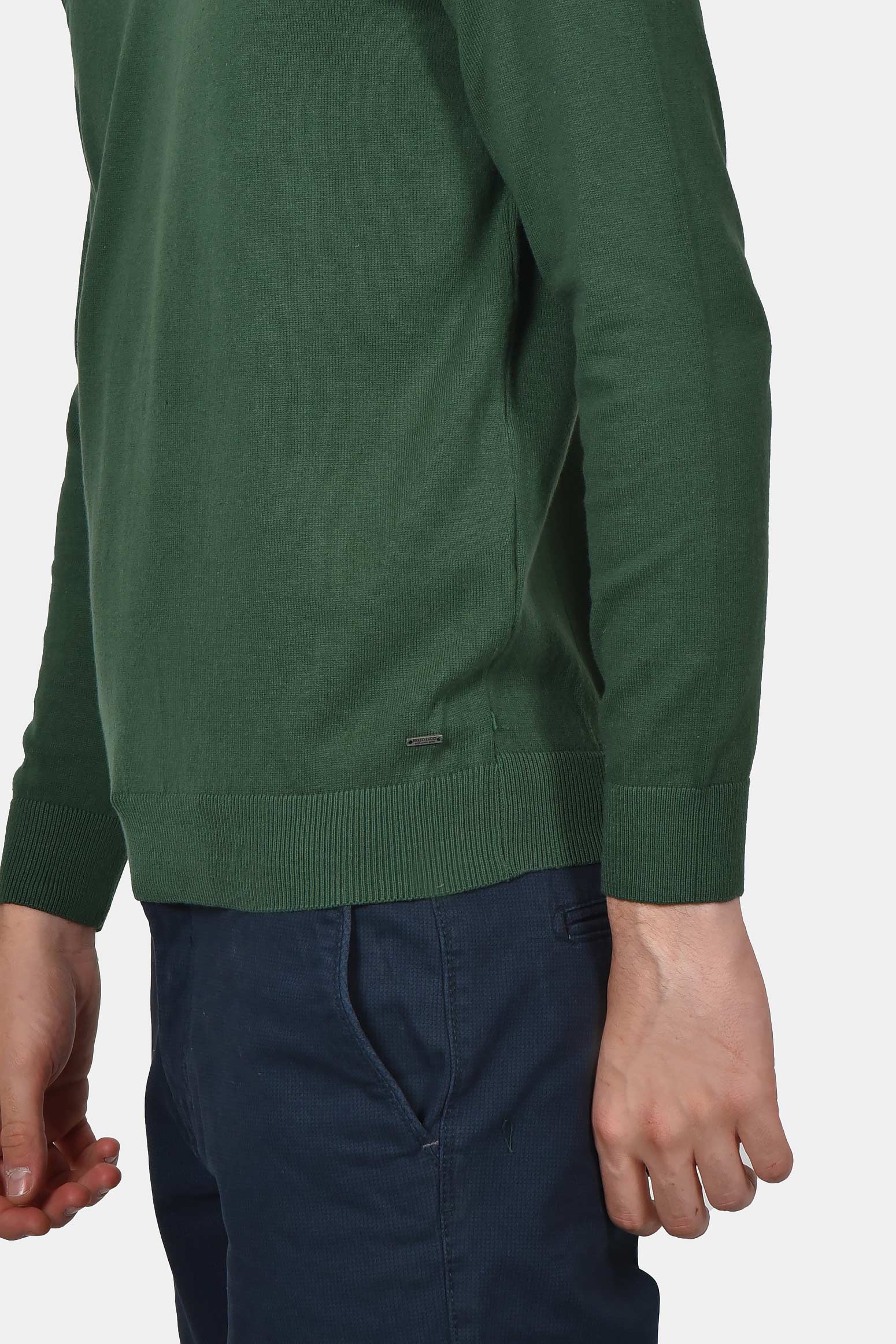 ανδρικό-πουλόβερ-normal-fit-με-λαιμόκοψη-v