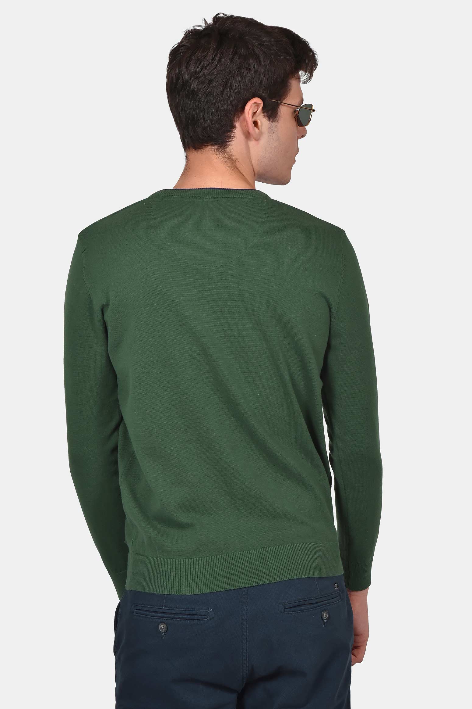 ανδρικό-πουλόβερ-normal-fit-με-λαιμόκοψη-v