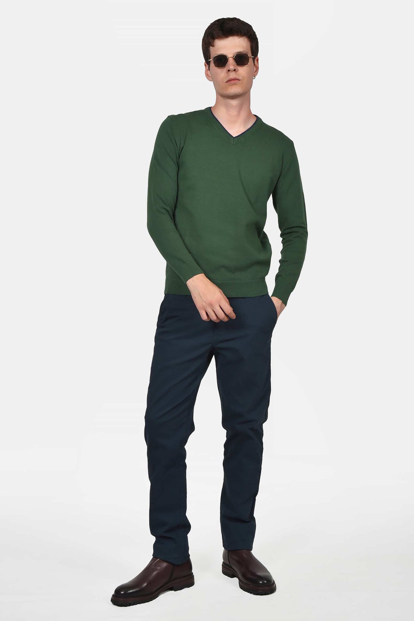 ανδρικό-πουλόβερ-normal-fit-με-λαιμόκοψη-v