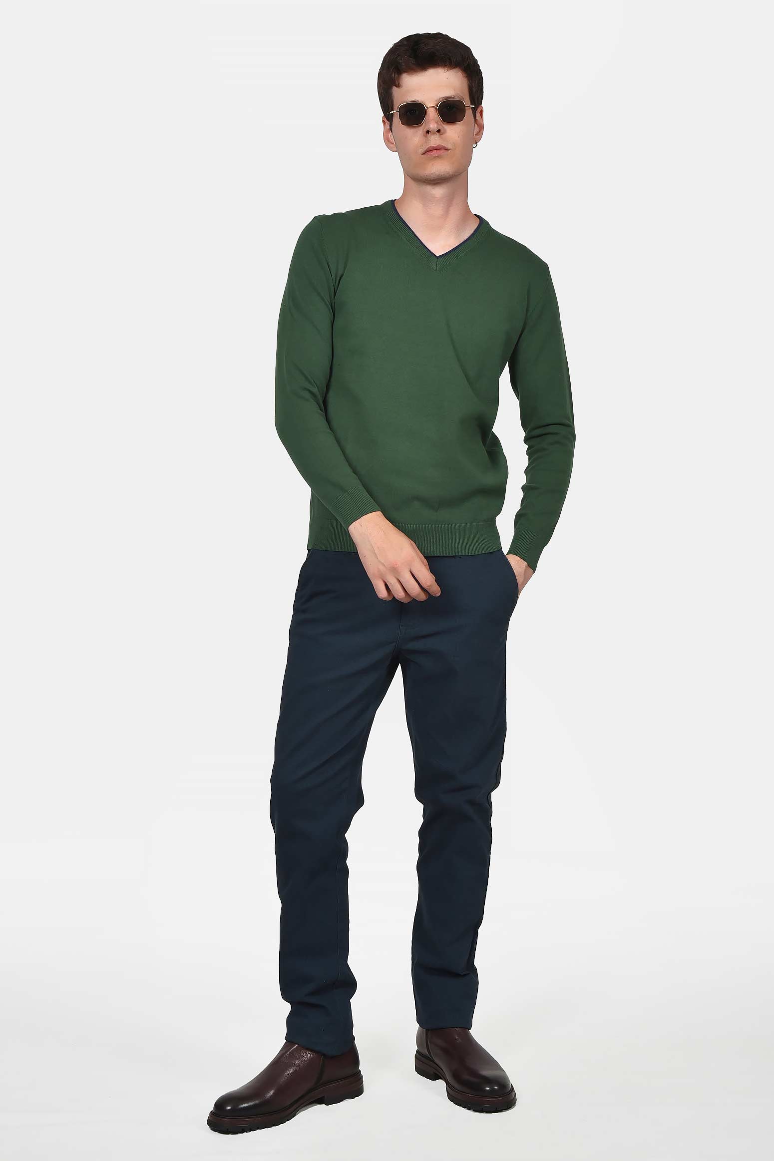 ανδρικό-πουλόβερ-normal-fit-με-λαιμόκοψη-v