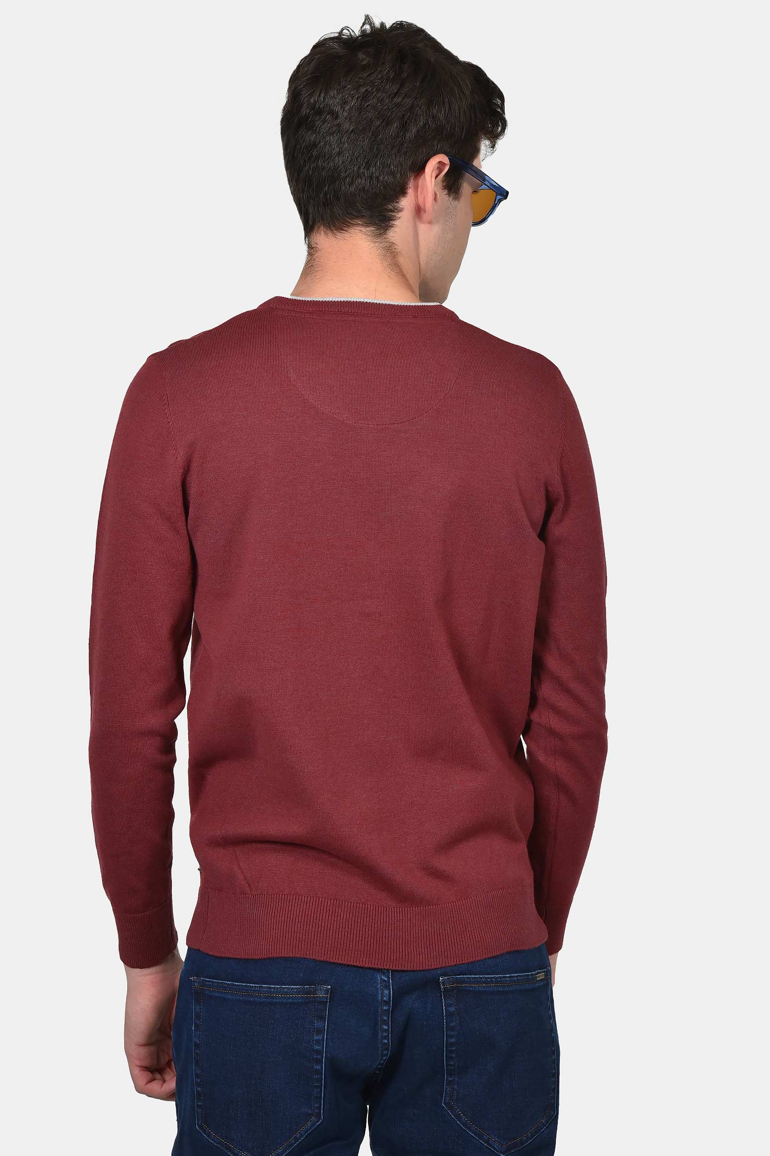 ανδρικό-πουλόβερ-normal-fit-με-λαιμόκοψη-v