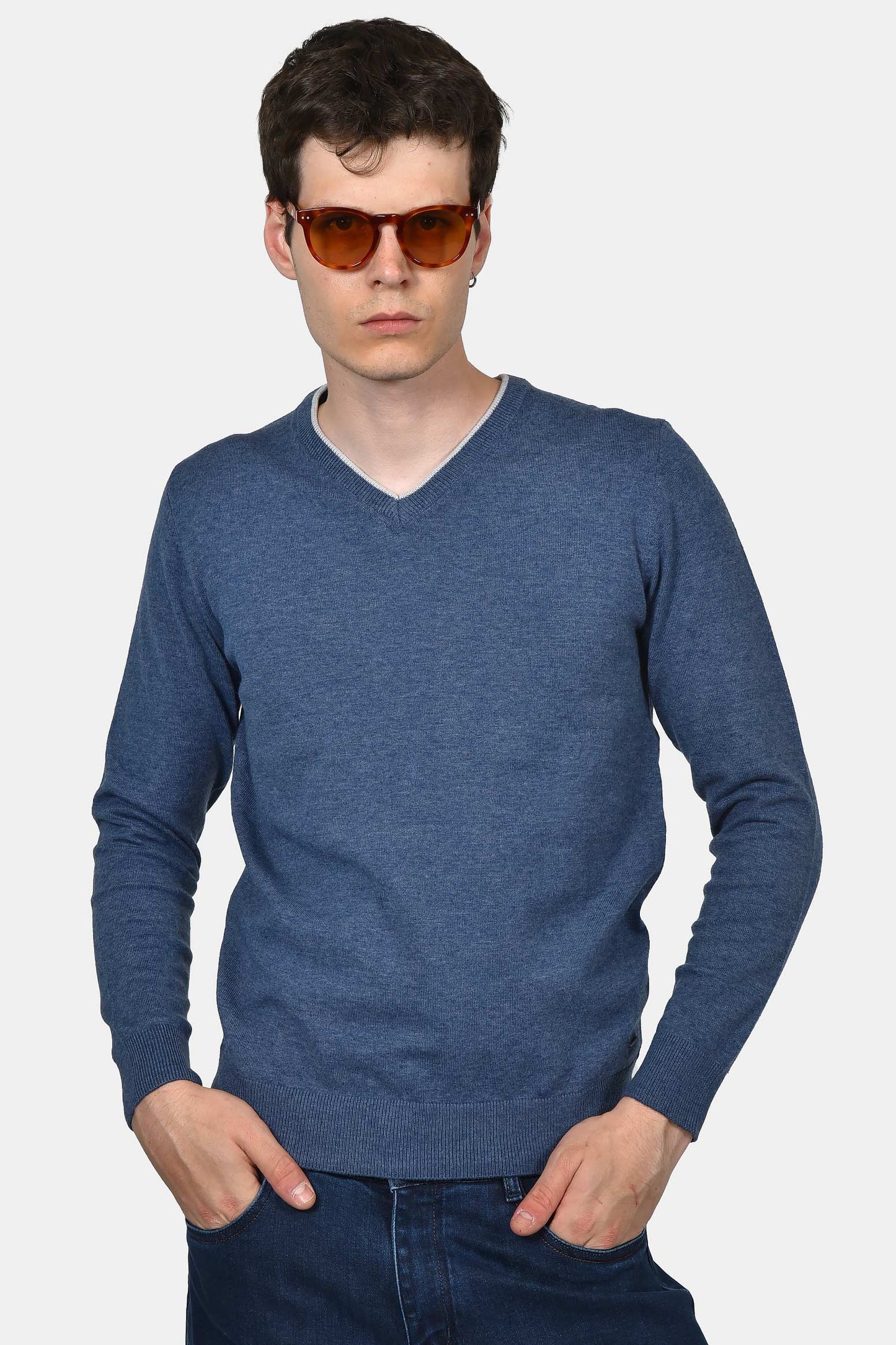 ανδρικό-πουλόβερ-normal-fit-με-λαιμόκοψη-v