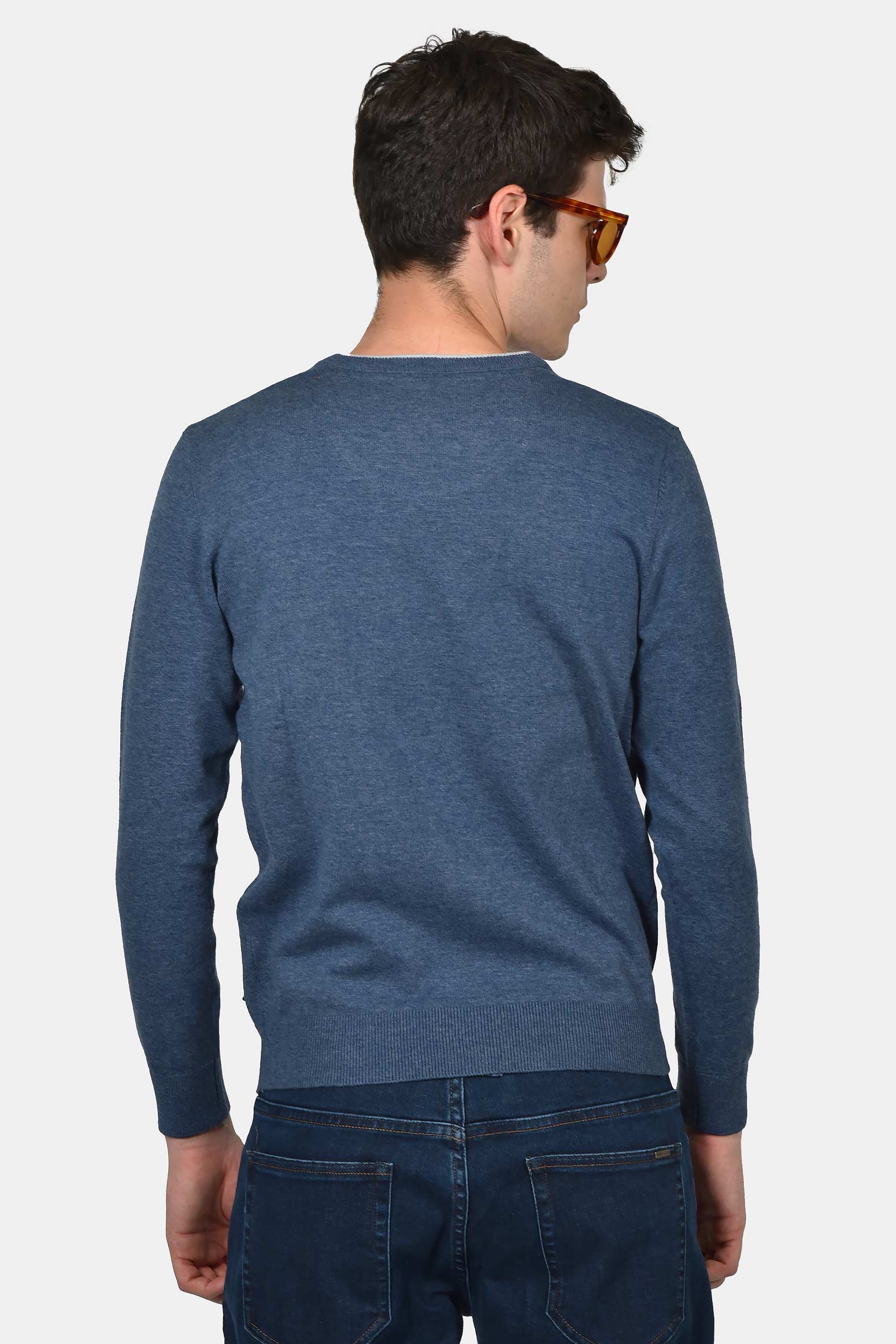 ανδρικό-πουλόβερ-normal-fit-με-λαιμόκοψη-v