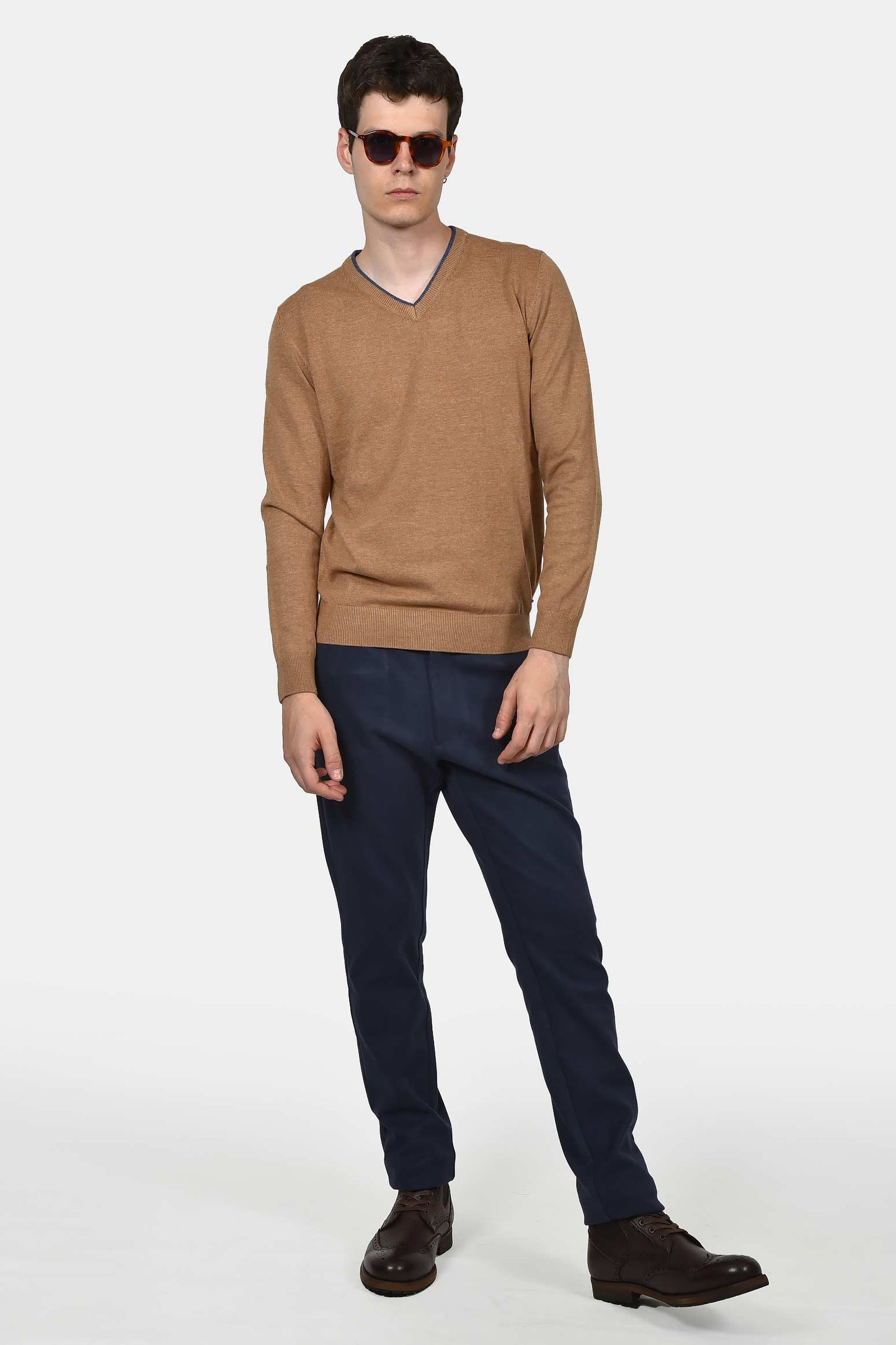 ανδρικό-πουλόβερ-normal-fit-με-λαιμόκοψη-v