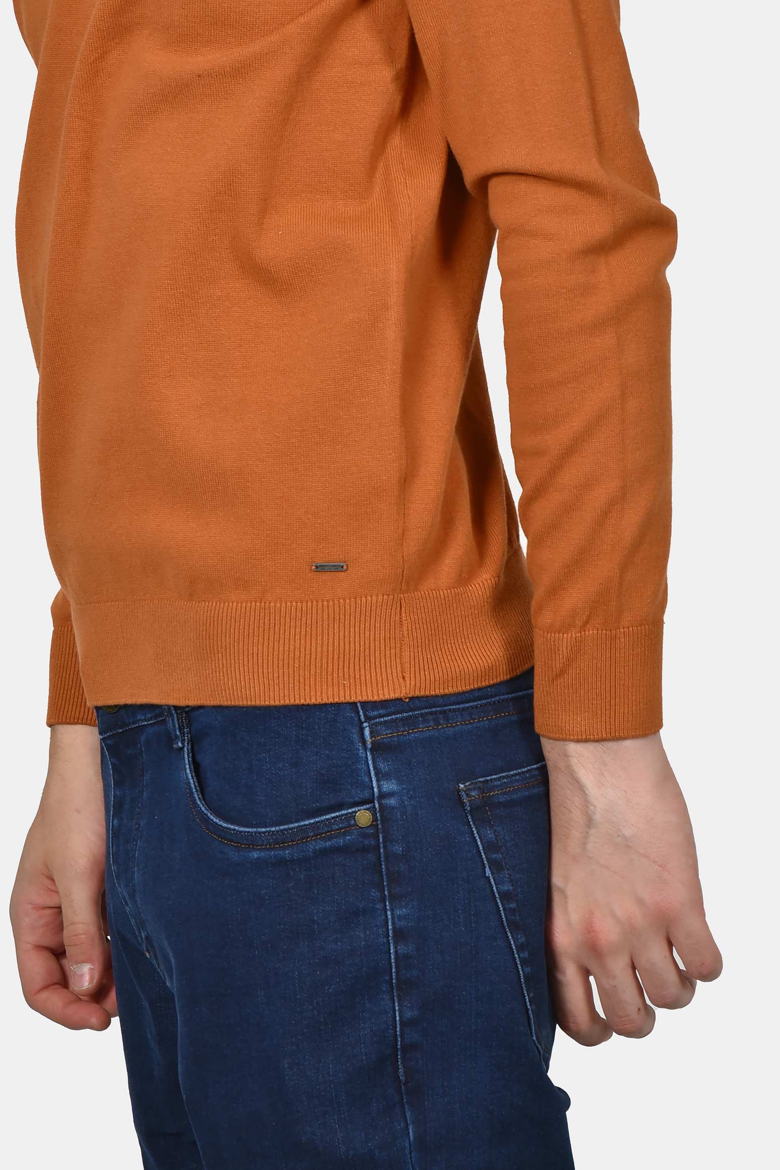 ανδρικό-πουλόβερ-normal-fit-με-λαιμόκοψη-v