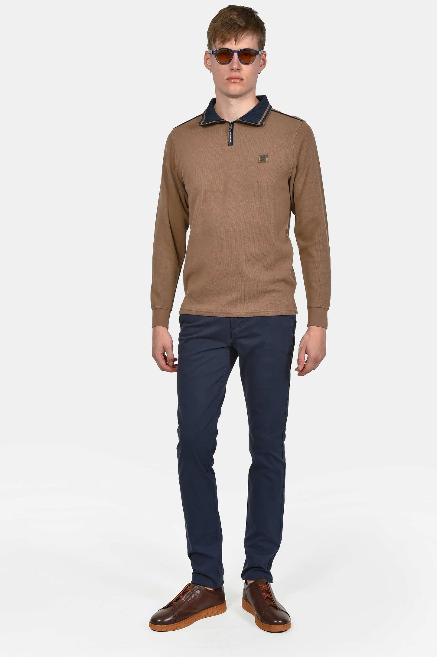 ανδρικό-φούτερ-half-zip-normal-fit-με-μοντέρνο-γιακά