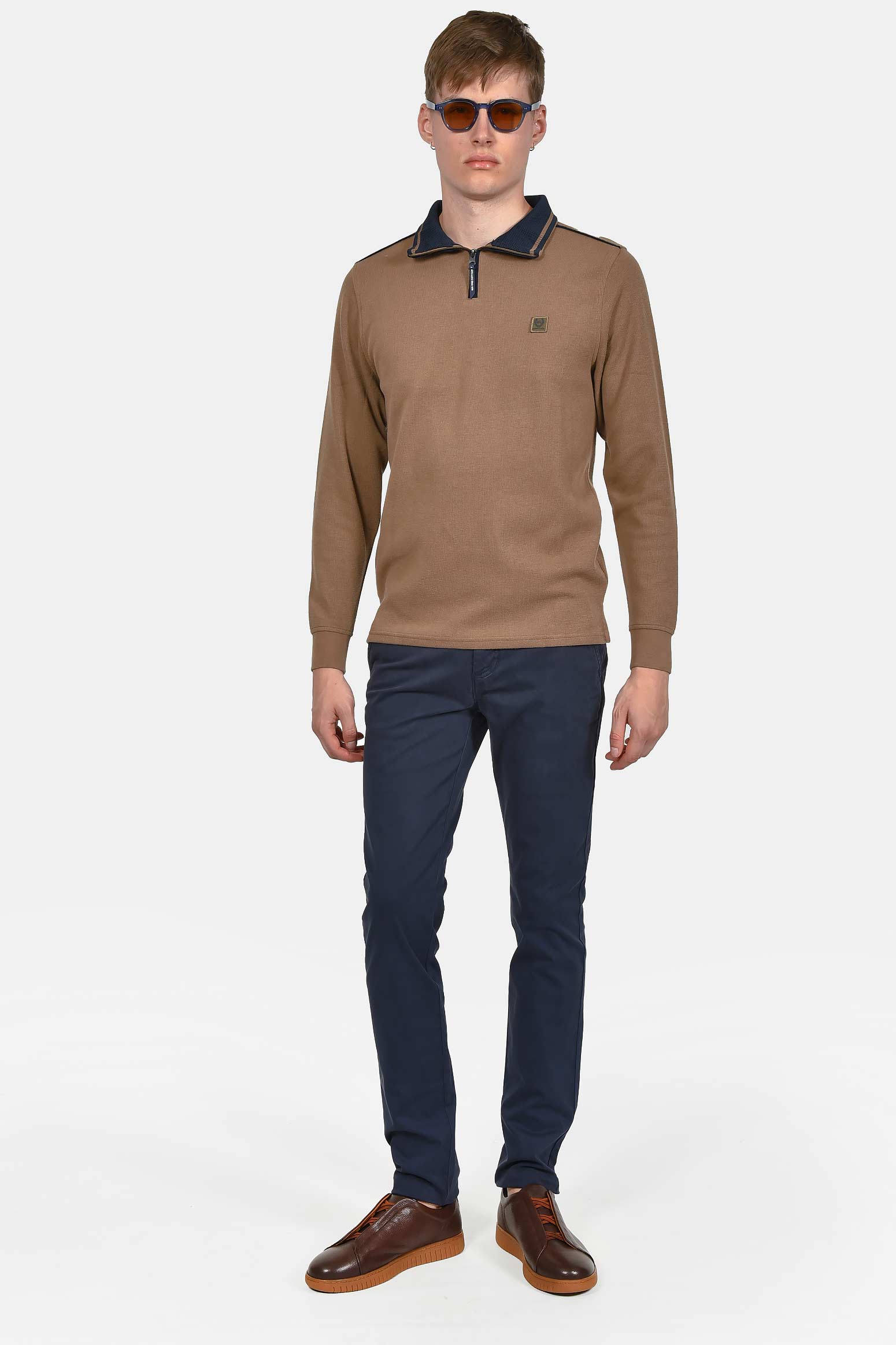 ανδρικό-φούτερ-half-zip-normal-fit-με-μοντέρνο-γιακά