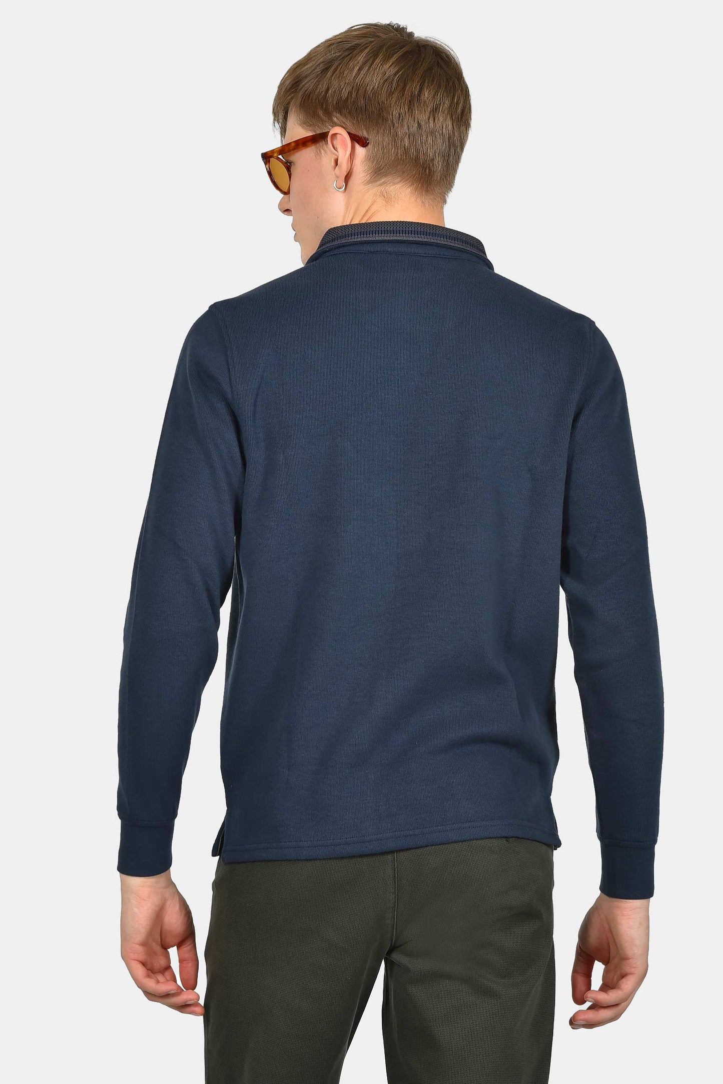 ανδρικό-φούτερ-half-zip-normal-fit-με-μοντέρνο-γιακά