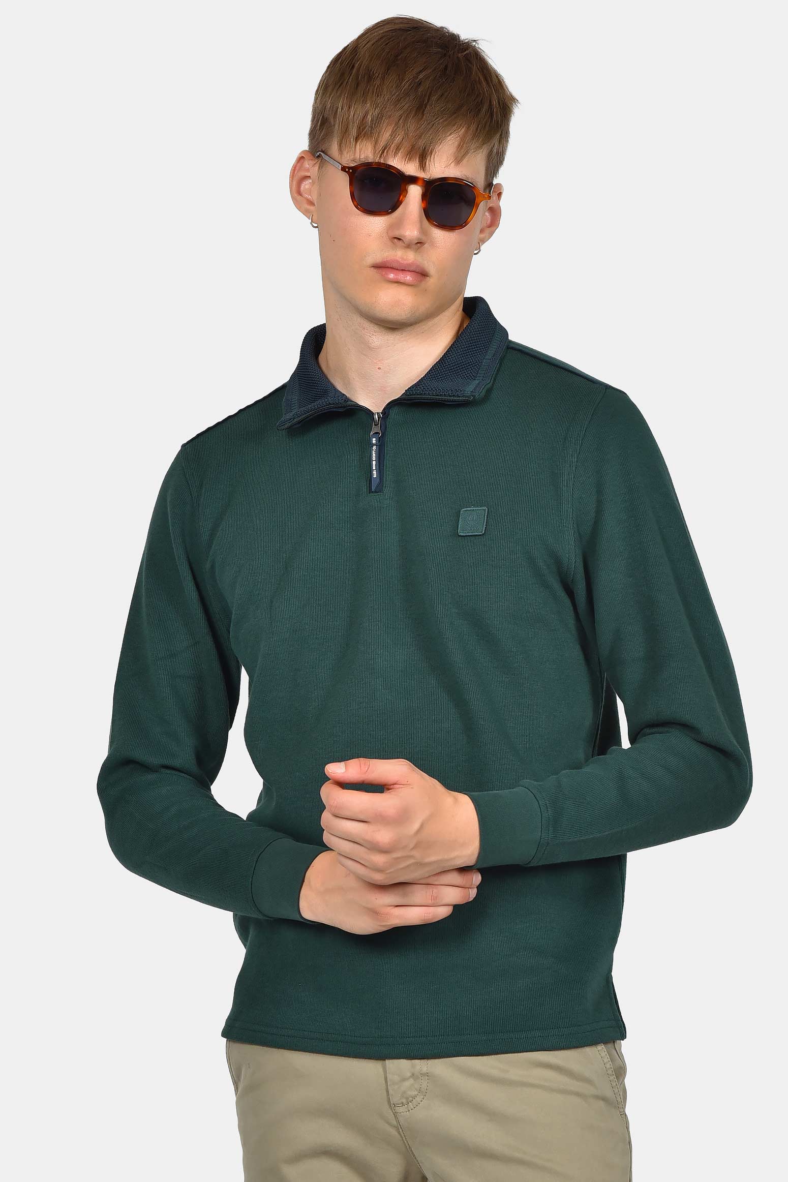 ανδρικό-φούτερ-half-zip-normal-fit-με-μοντέρνο-γιακά