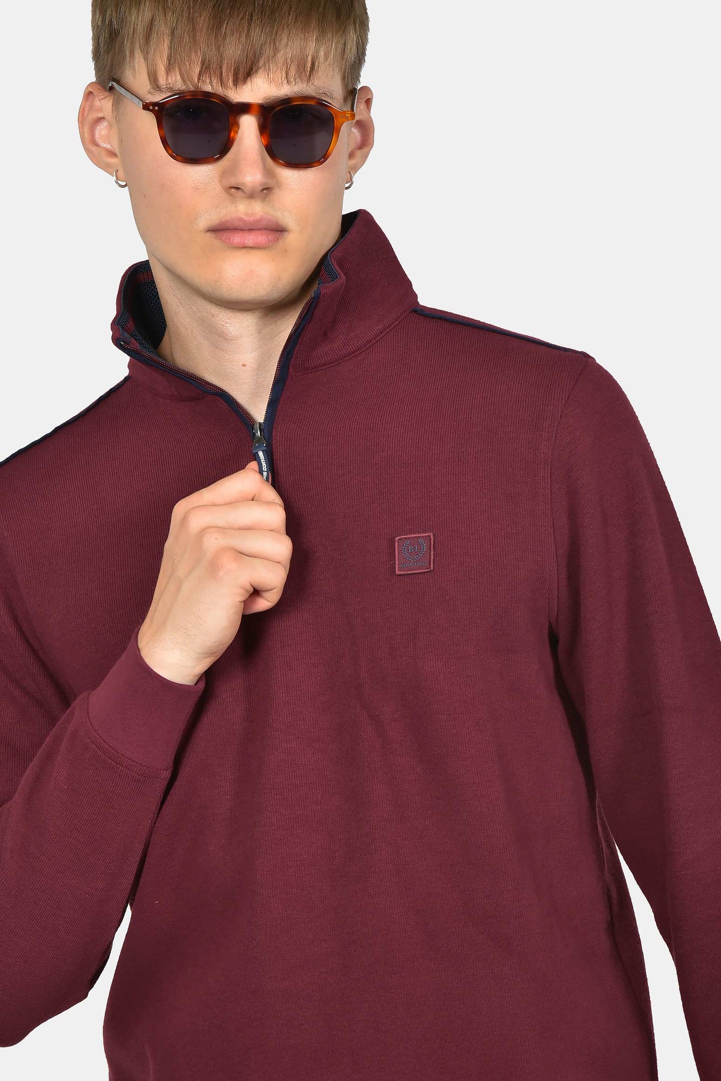 ανδρικό-φούτερ-half-zip-normal-fit-με-μοντέρνο-γιακά