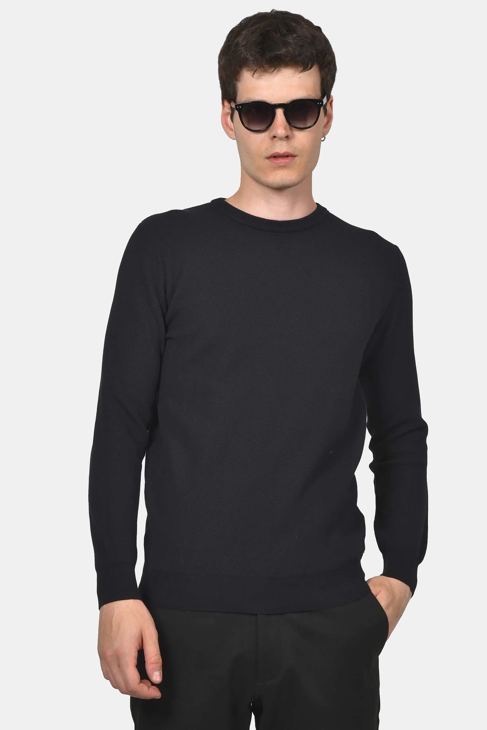 ανδρικό-πουλόβερ-normal-fit-με-στρογγυλή-λαιμόκοψη