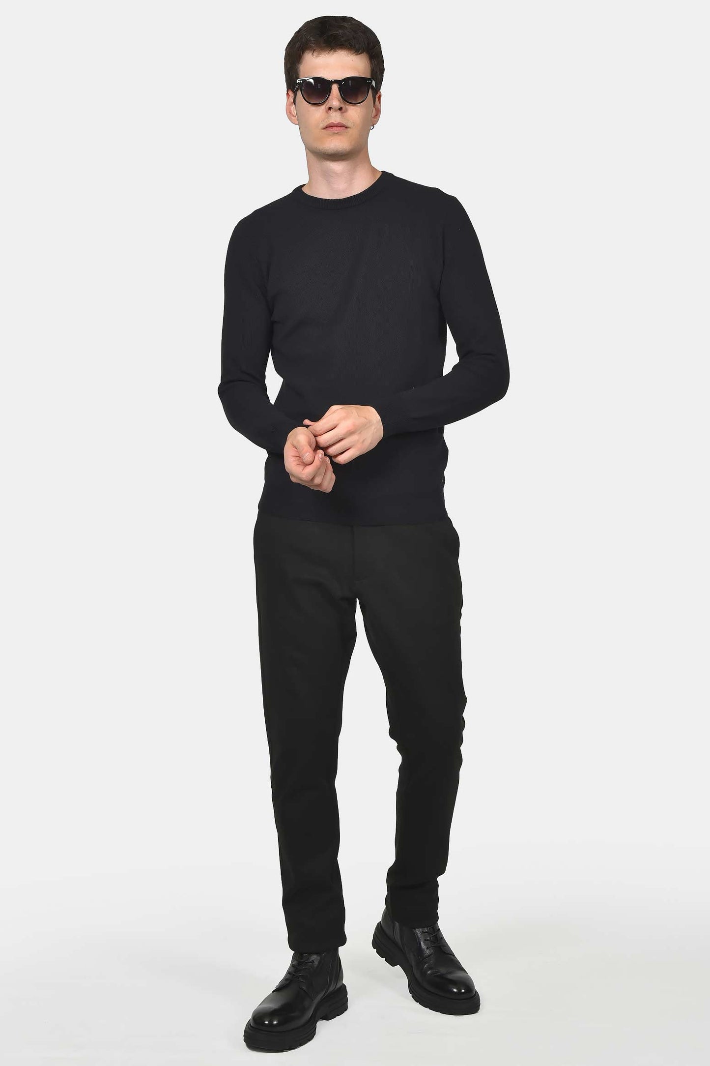 ανδρικό-πουλόβερ-normal-fit-με-στρογγυλή-λαιμόκοψη