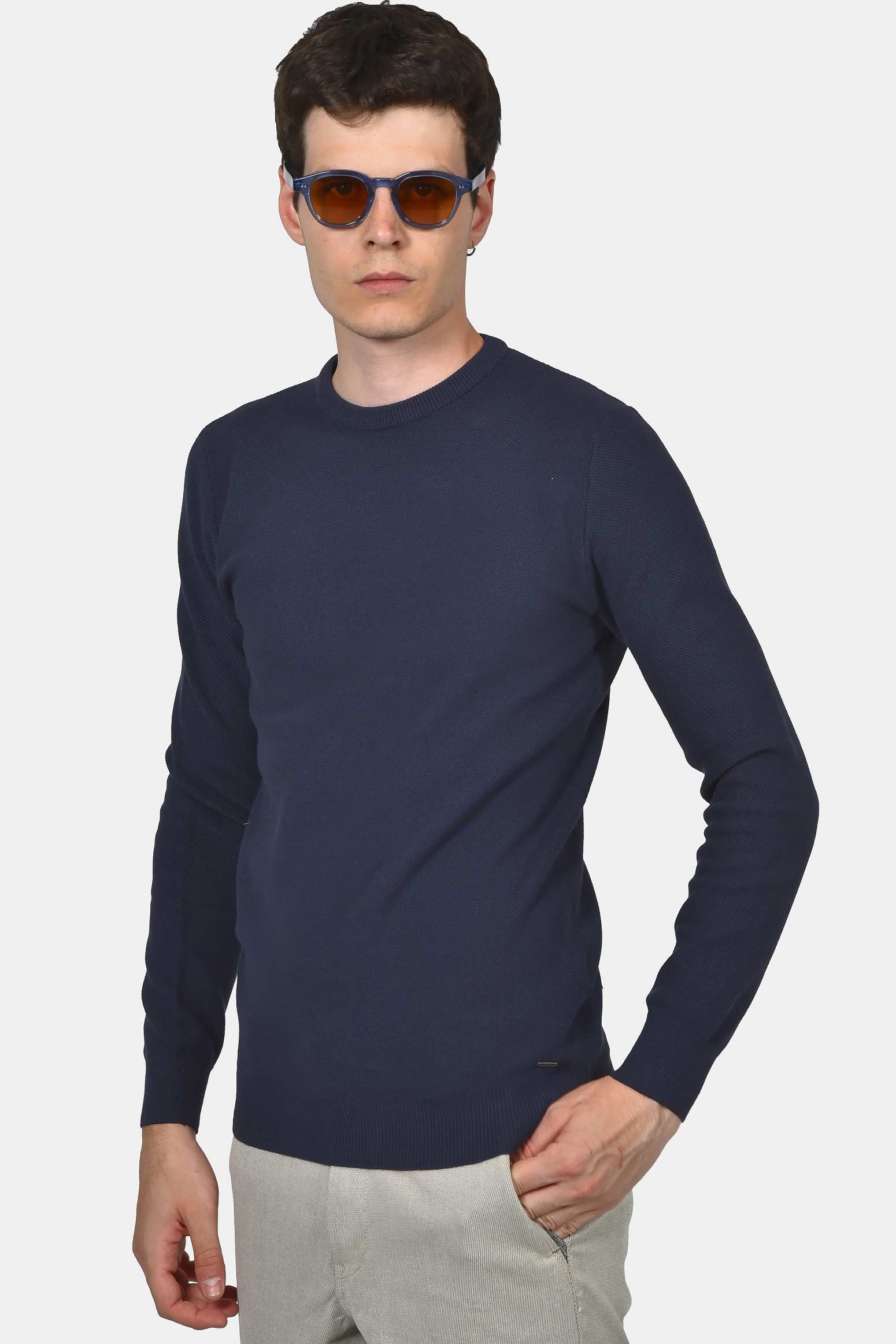 ανδρικό-πουλόβερ-normal-fit-με-στρογγυλή-λαιμόκοψη