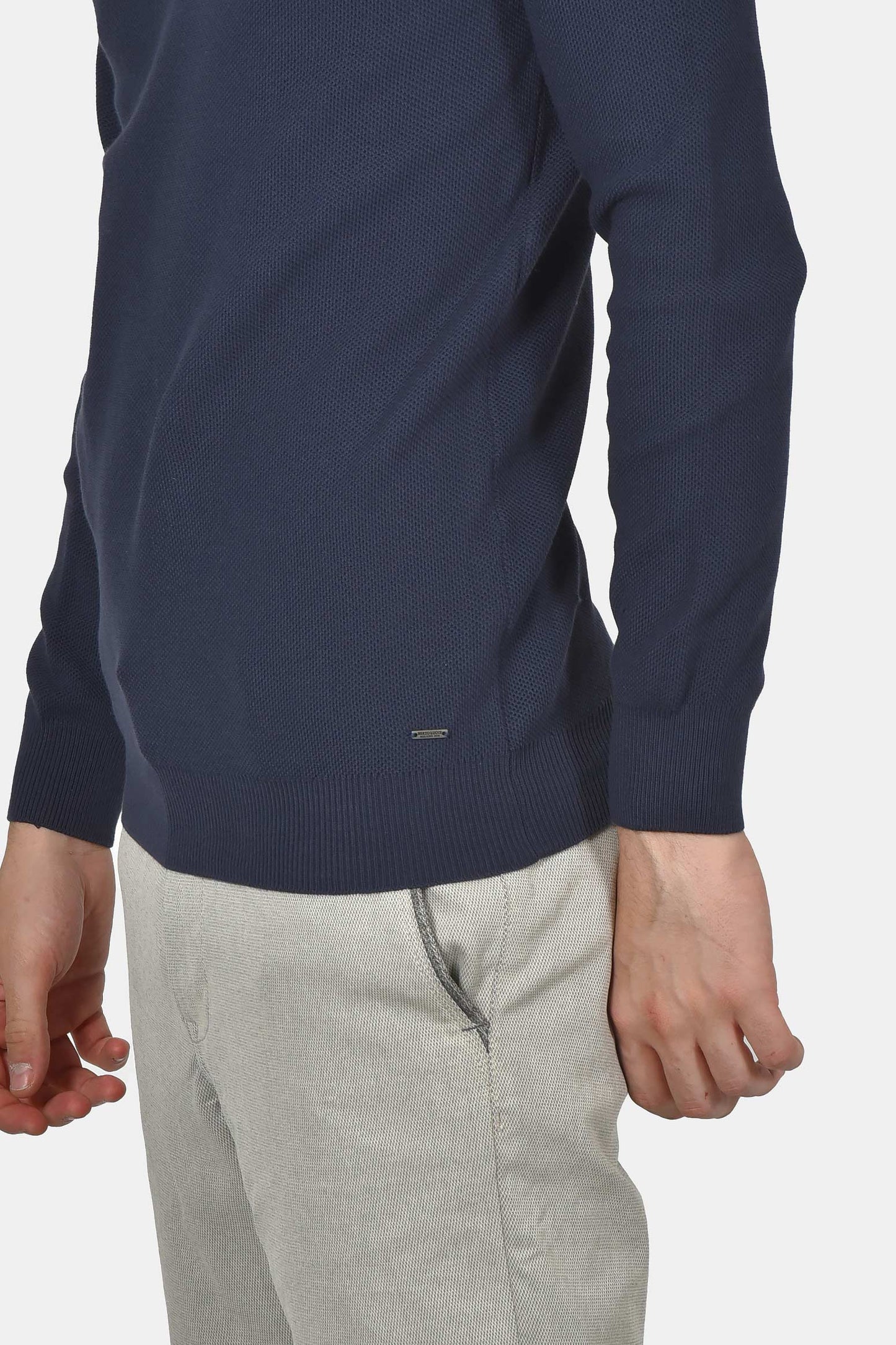ανδρικό-πουλόβερ-normal-fit-με-στρογγυλή-λαιμόκοψη