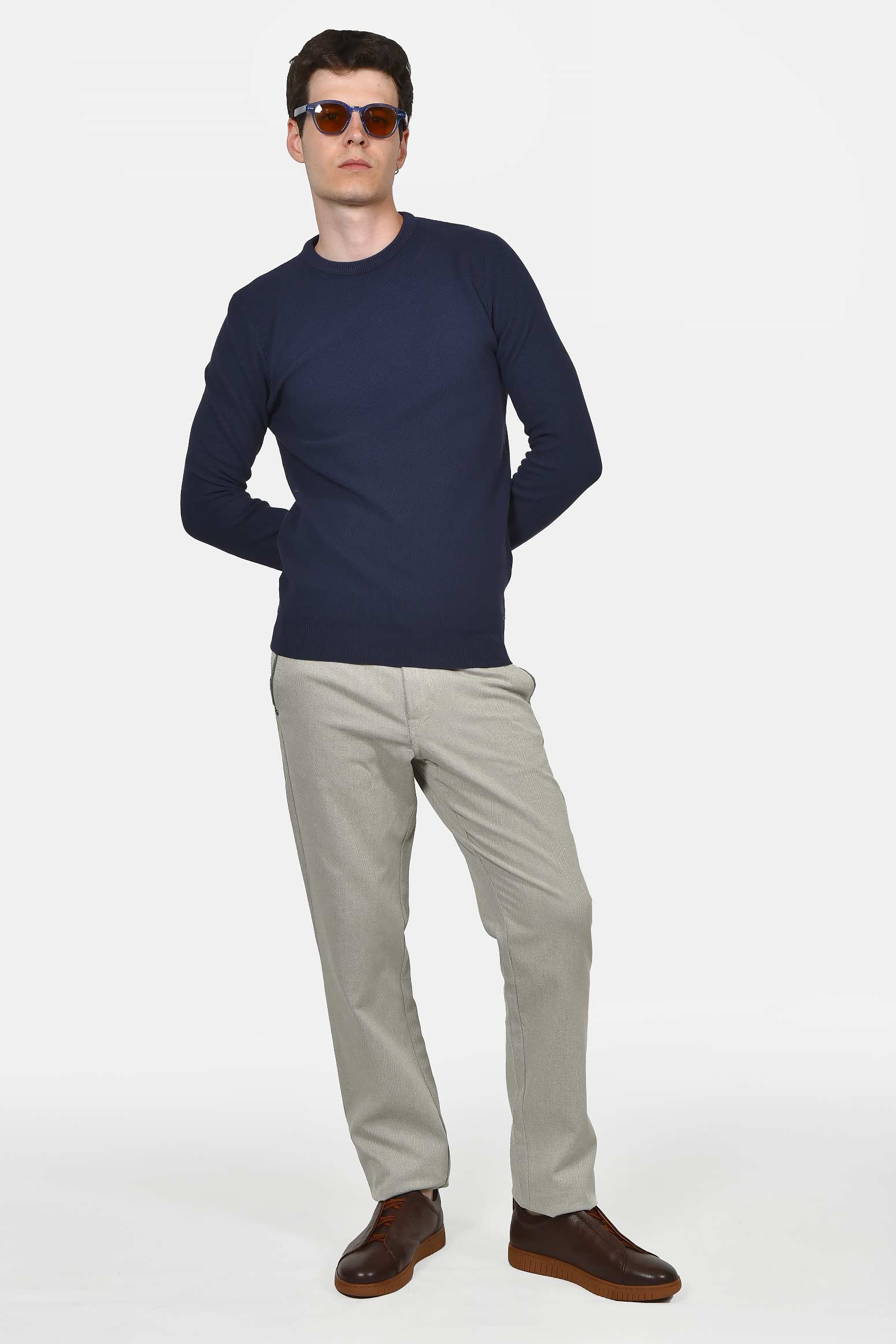 ανδρικό-πουλόβερ-normal-fit-με-στρογγυλή-λαιμόκοψη