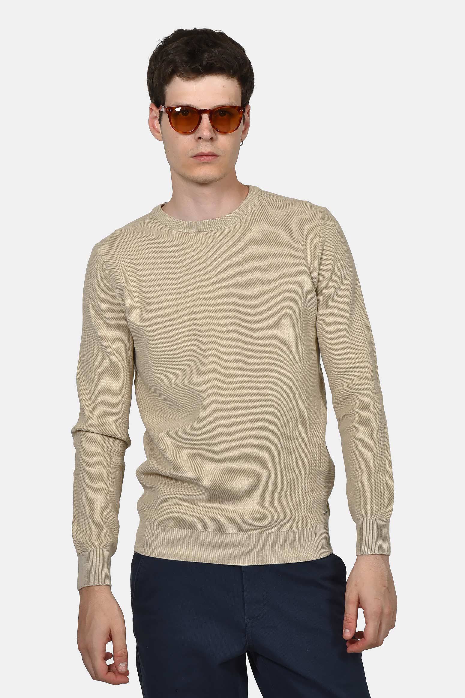 ανδρικό-πουλόβερ-normal-fit-με-στρογγυλή-λαιμόκοψη