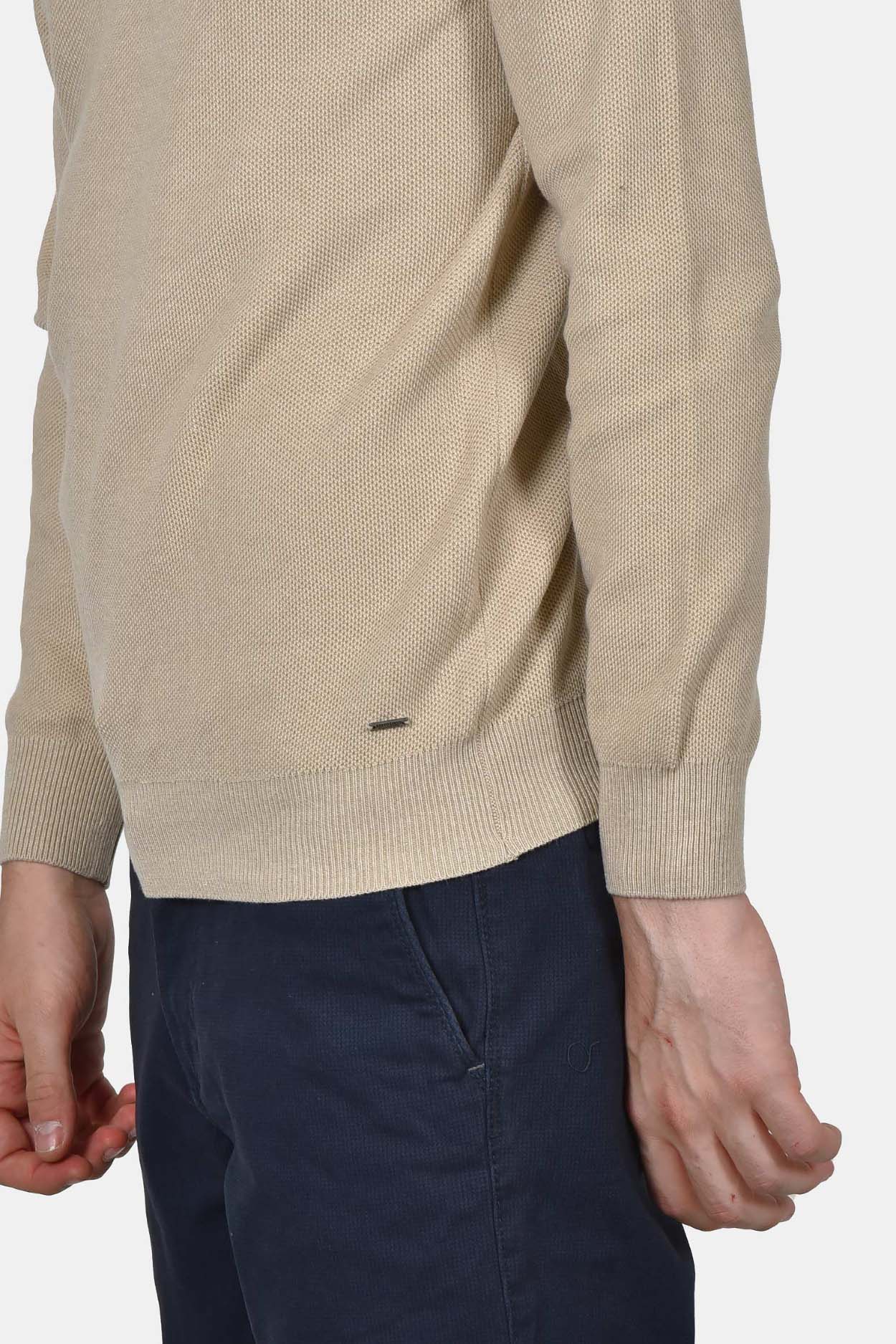 ανδρικό-πουλόβερ-normal-fit-με-στρογγυλή-λαιμόκοψη