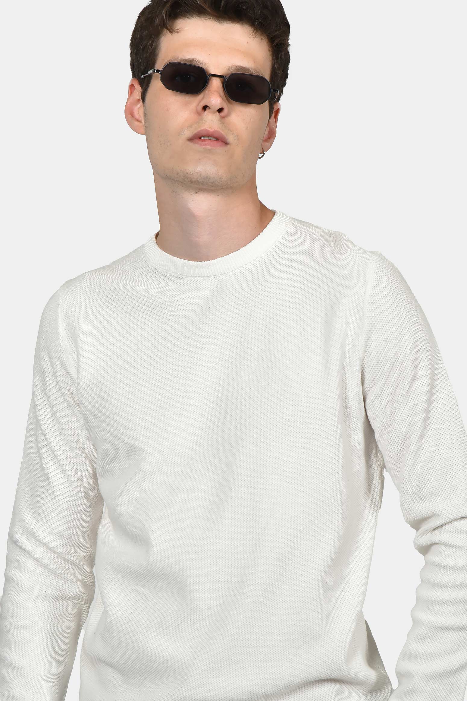 ανδρικό-πουλόβερ-normal-fit-με-στρογγυλή-λαιμόκοψη