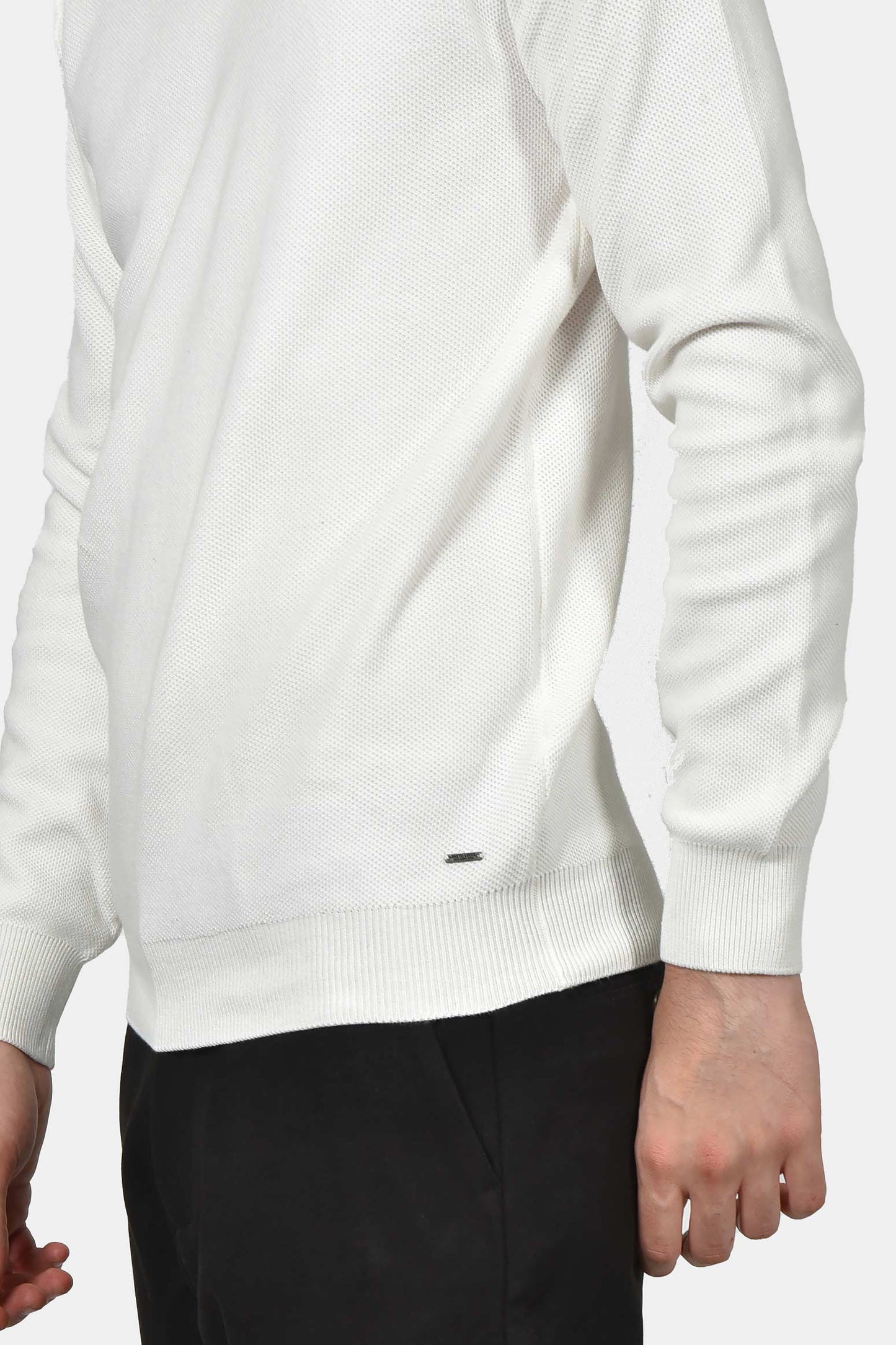 ανδρικό-πουλόβερ-normal-fit-με-στρογγυλή-λαιμόκοψη