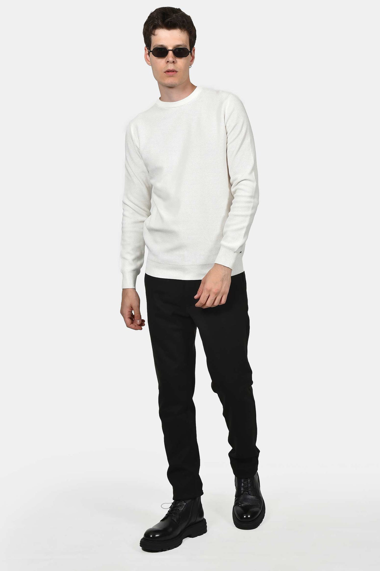 ανδρικό-πουλόβερ-normal-fit-με-στρογγυλή-λαιμόκοψη