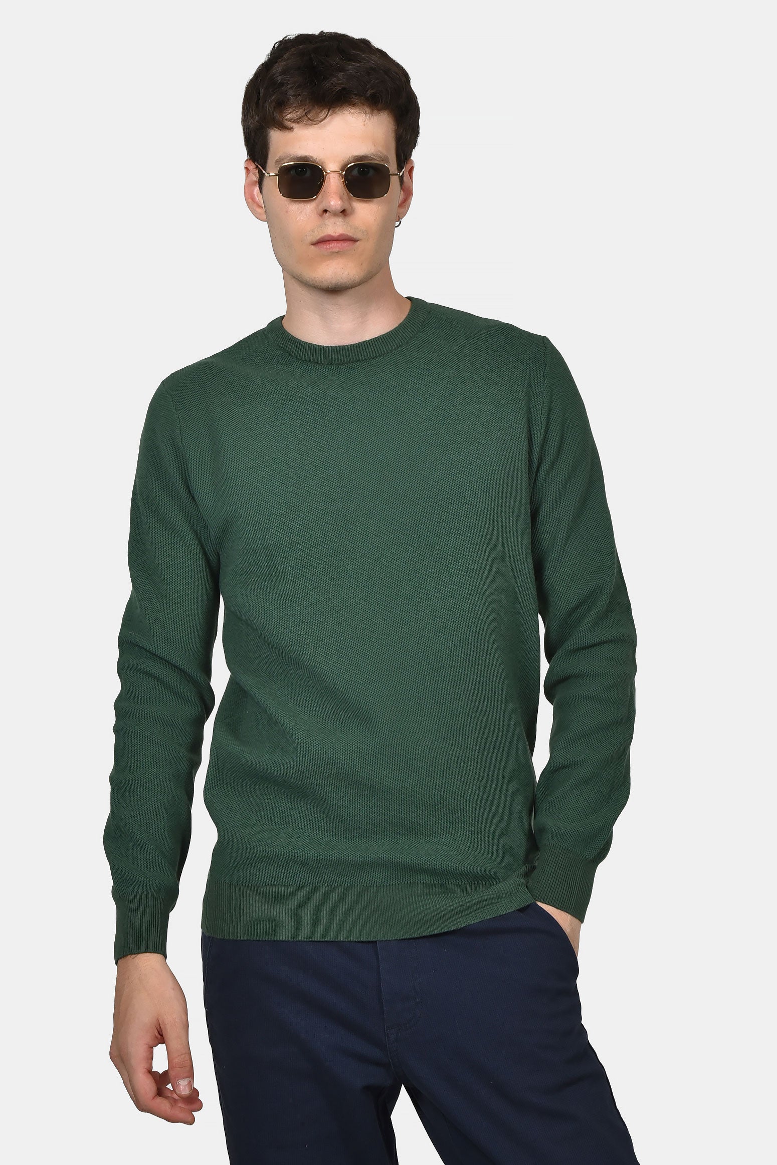 ανδρικό-πουλόβερ-normal-fit-με-στρογγυλή-λαιμόκοψη