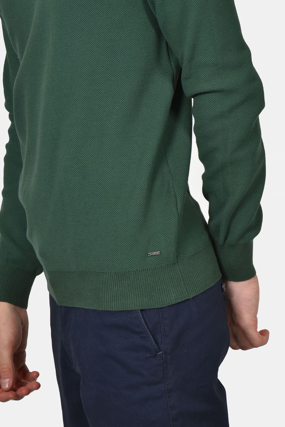 ανδρικό-πουλόβερ-normal-fit-με-στρογγυλή-λαιμόκοψη