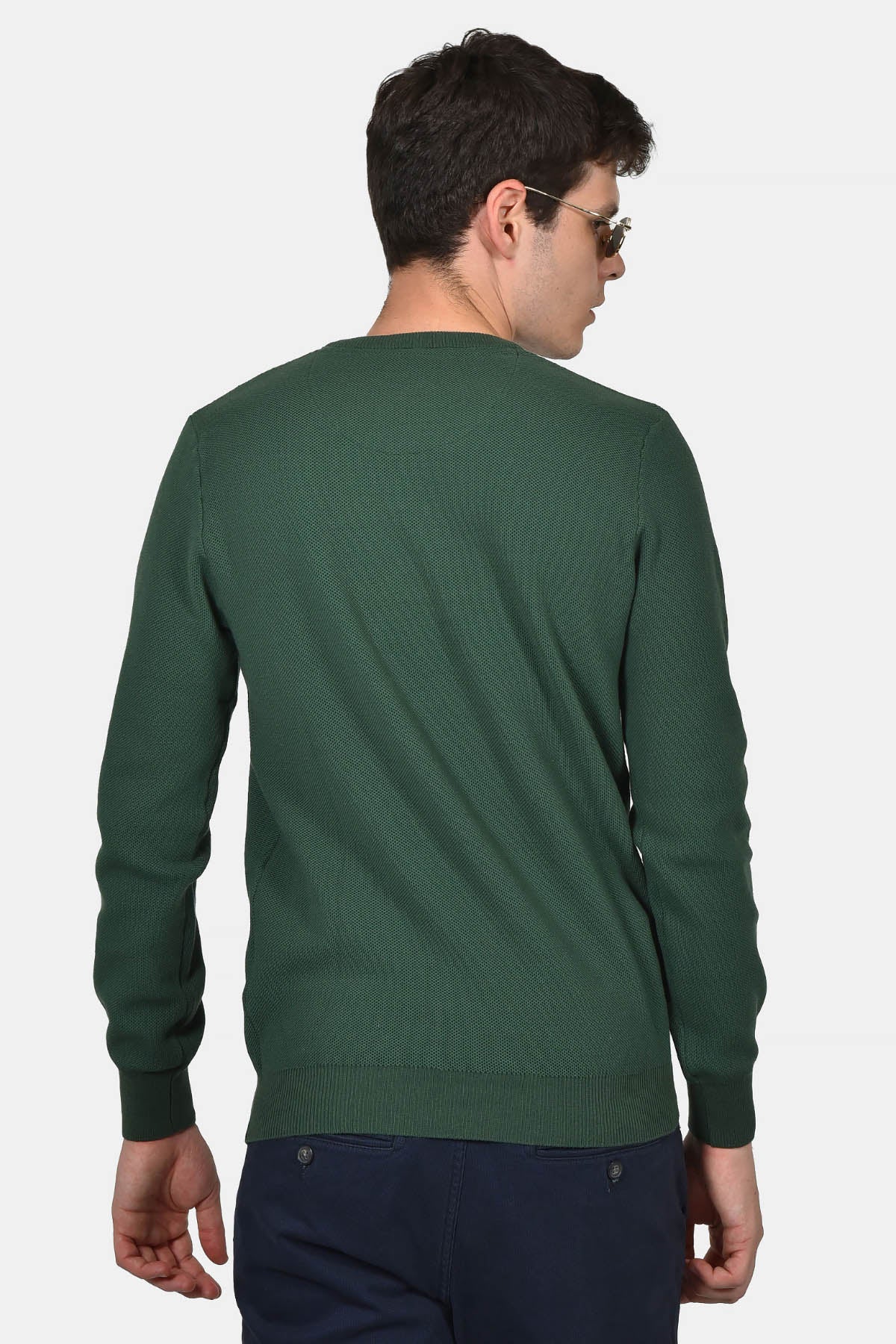 ανδρικό-πουλόβερ-normal-fit-με-στρογγυλή-λαιμόκοψη