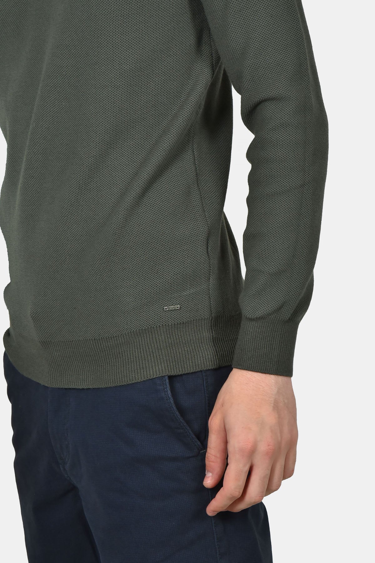 ανδρικό-πουλόβερ-normal-fit-με-στρογγυλή-λαιμόκοψη