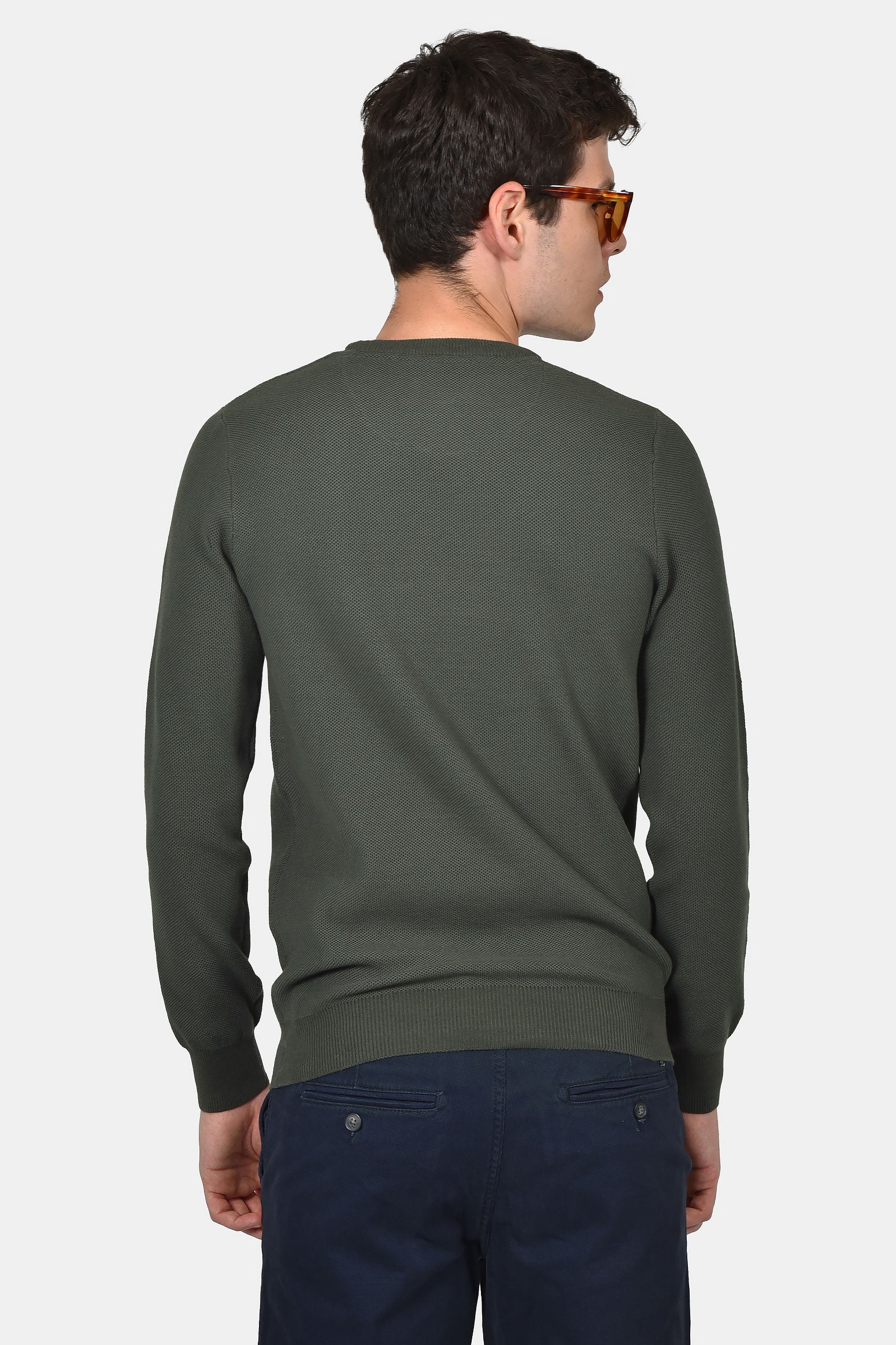 ανδρικό-πουλόβερ-normal-fit-με-στρογγυλή-λαιμόκοψη