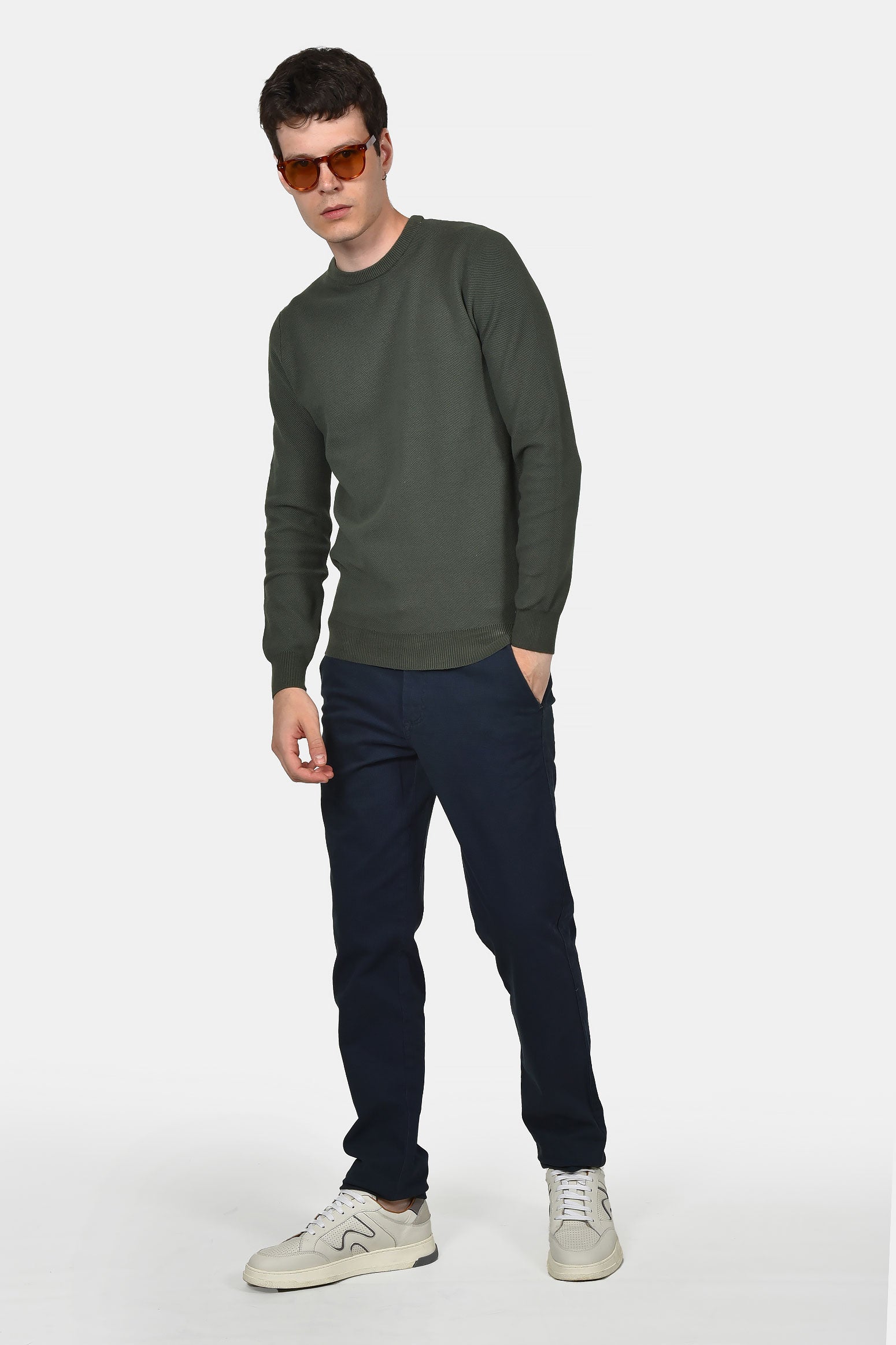 ανδρικό-πουλόβερ-normal-fit-με-στρογγυλή-λαιμόκοψη