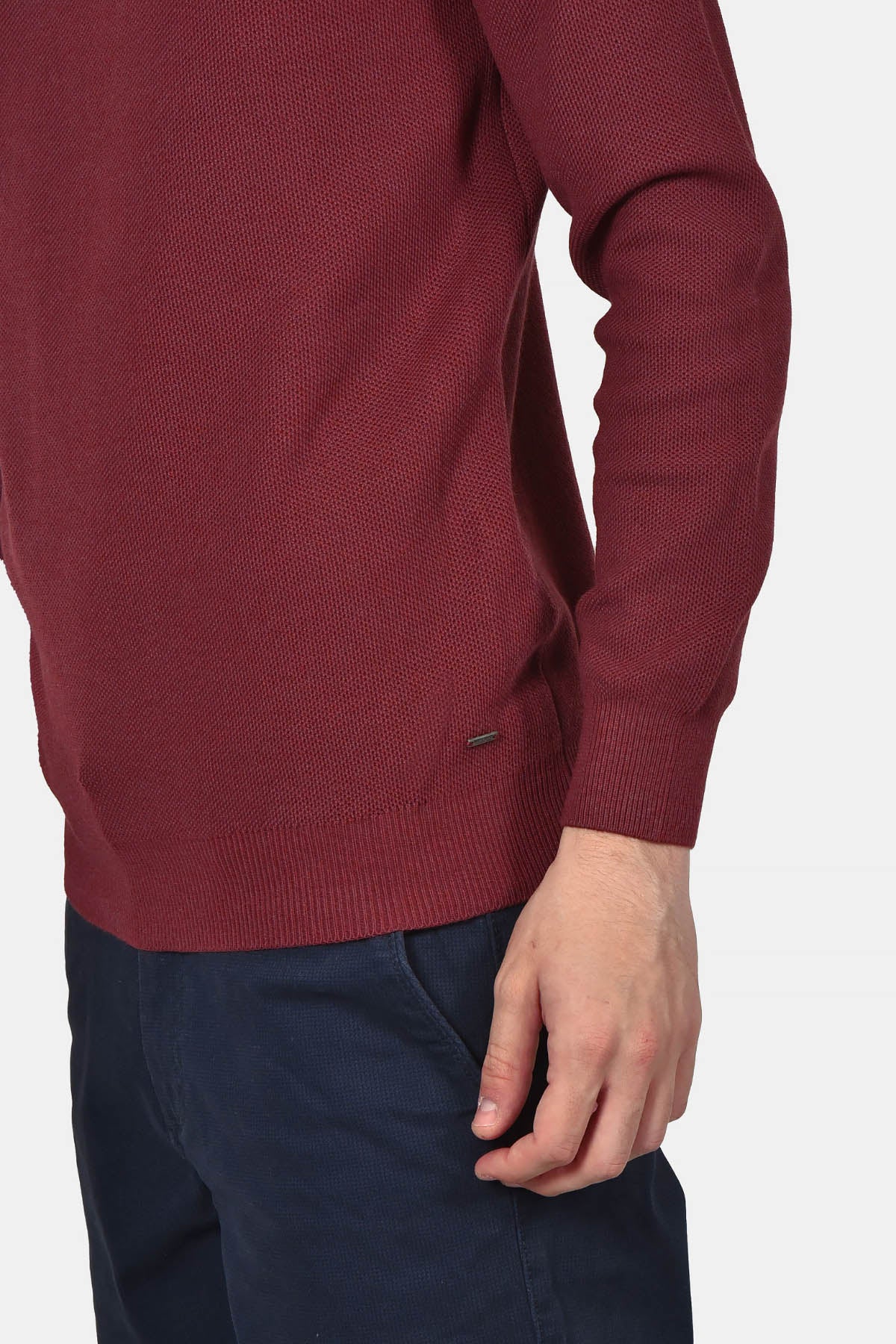 ανδρικό-πουλόβερ-normal-fit-με-στρογγυλή-λαιμόκοψη