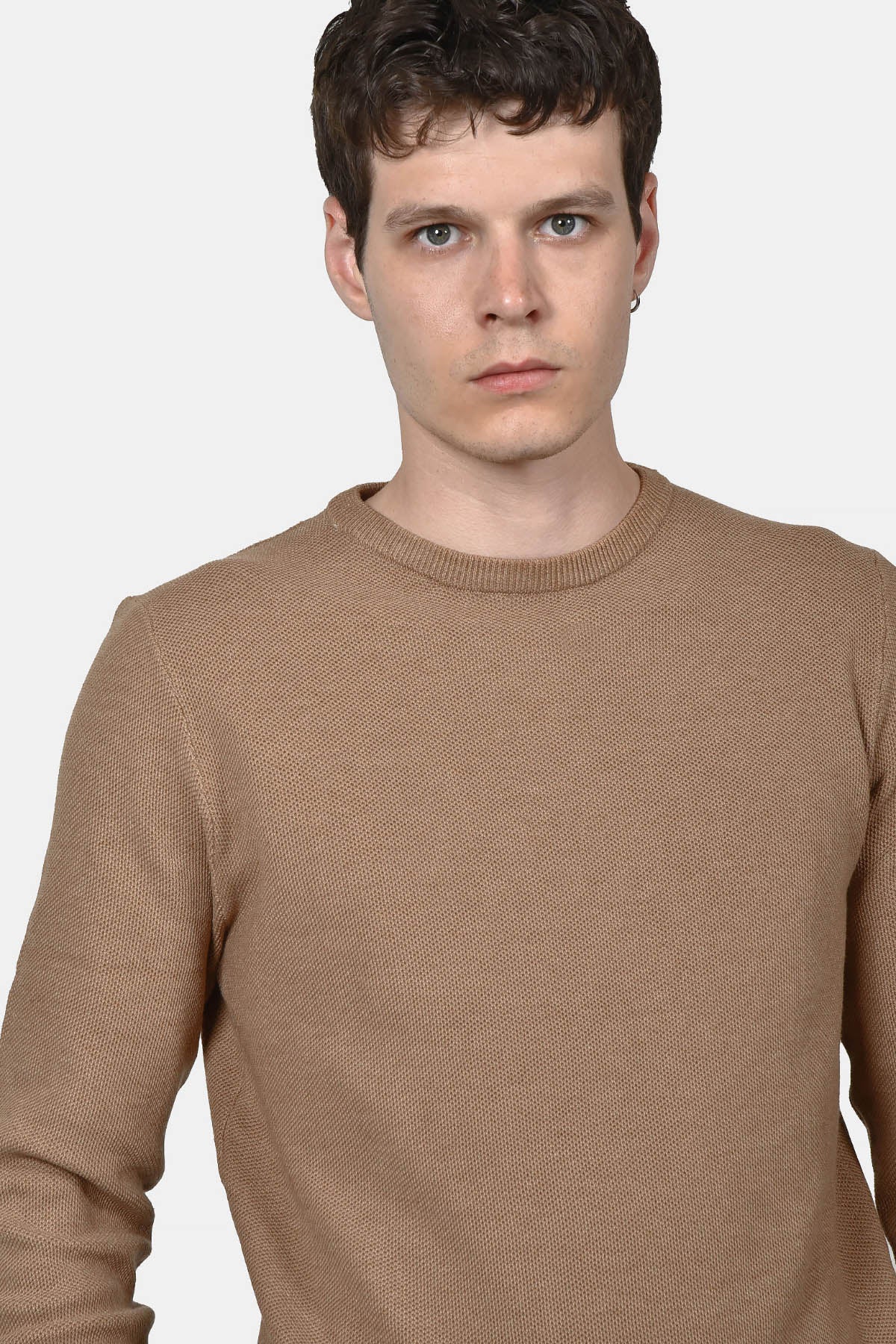 ανδρικό-πουλόβερ-normal-fit-με-στρογγυλή-λαιμόκοψη