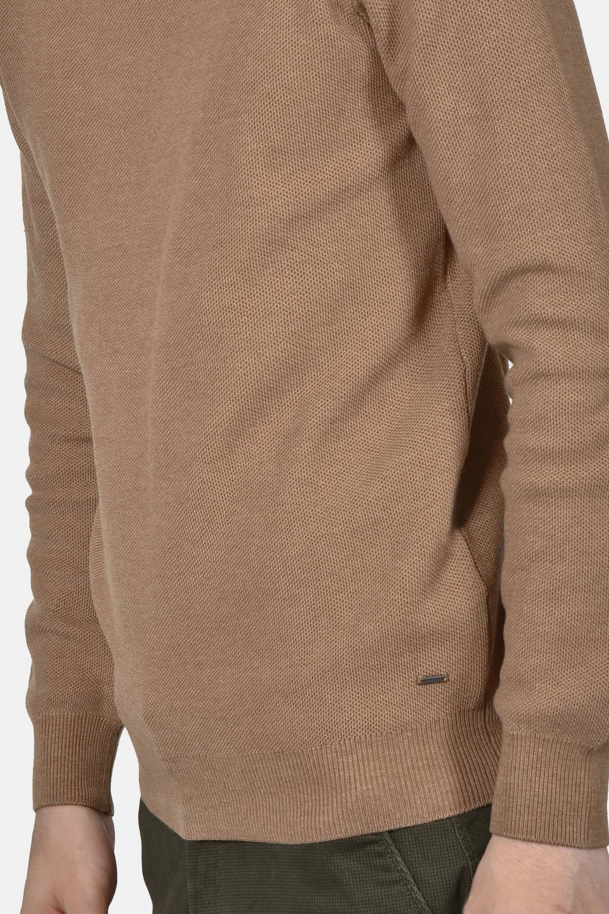 ανδρικό-πουλόβερ-normal-fit-με-στρογγυλή-λαιμόκοψη