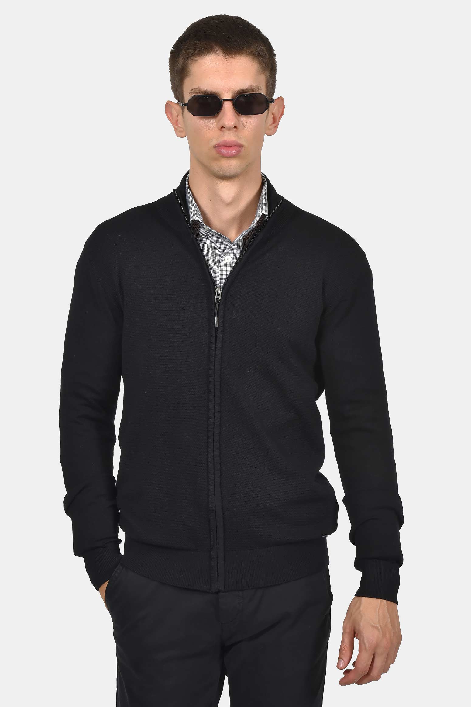 ανδρική-βαμβακερή-ζακέτα-με-φερμουάρ-και-πλαϊνές-τσέπες