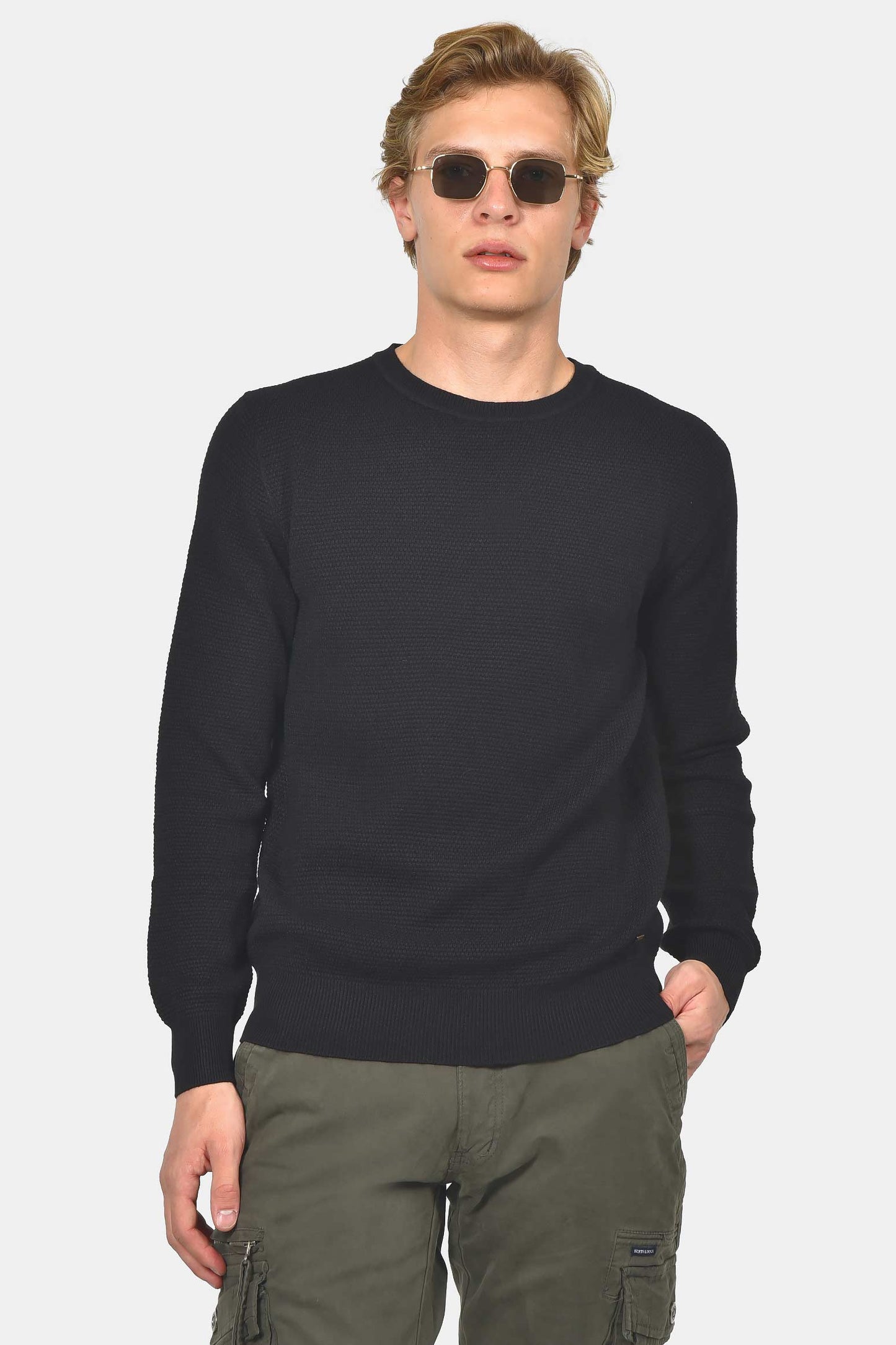 ανδρικό-βαμβακερό-πουλόβερ-σε-normal-fit