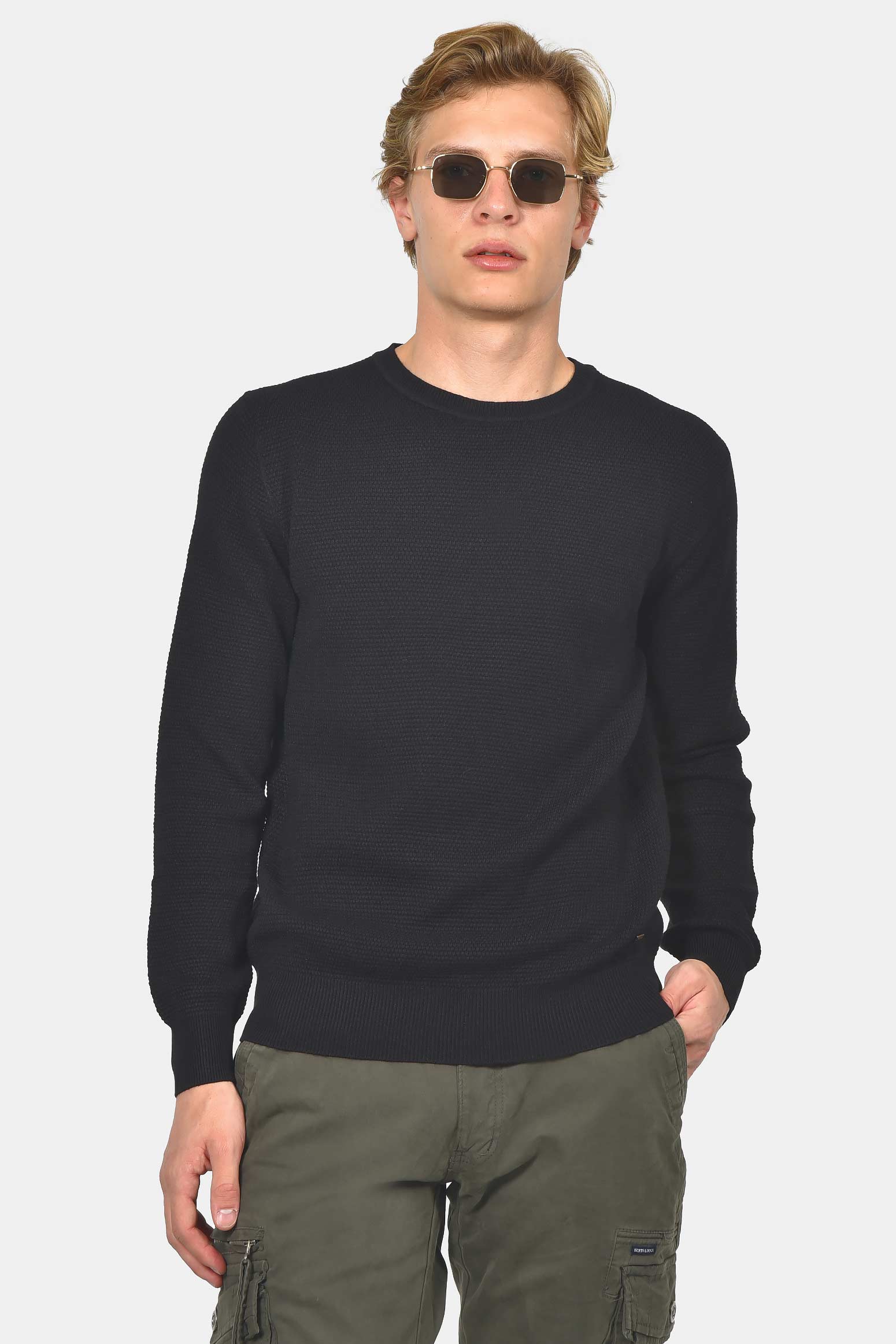 ανδρικό-βαμβακερό-πουλόβερ-σε-normal-fit