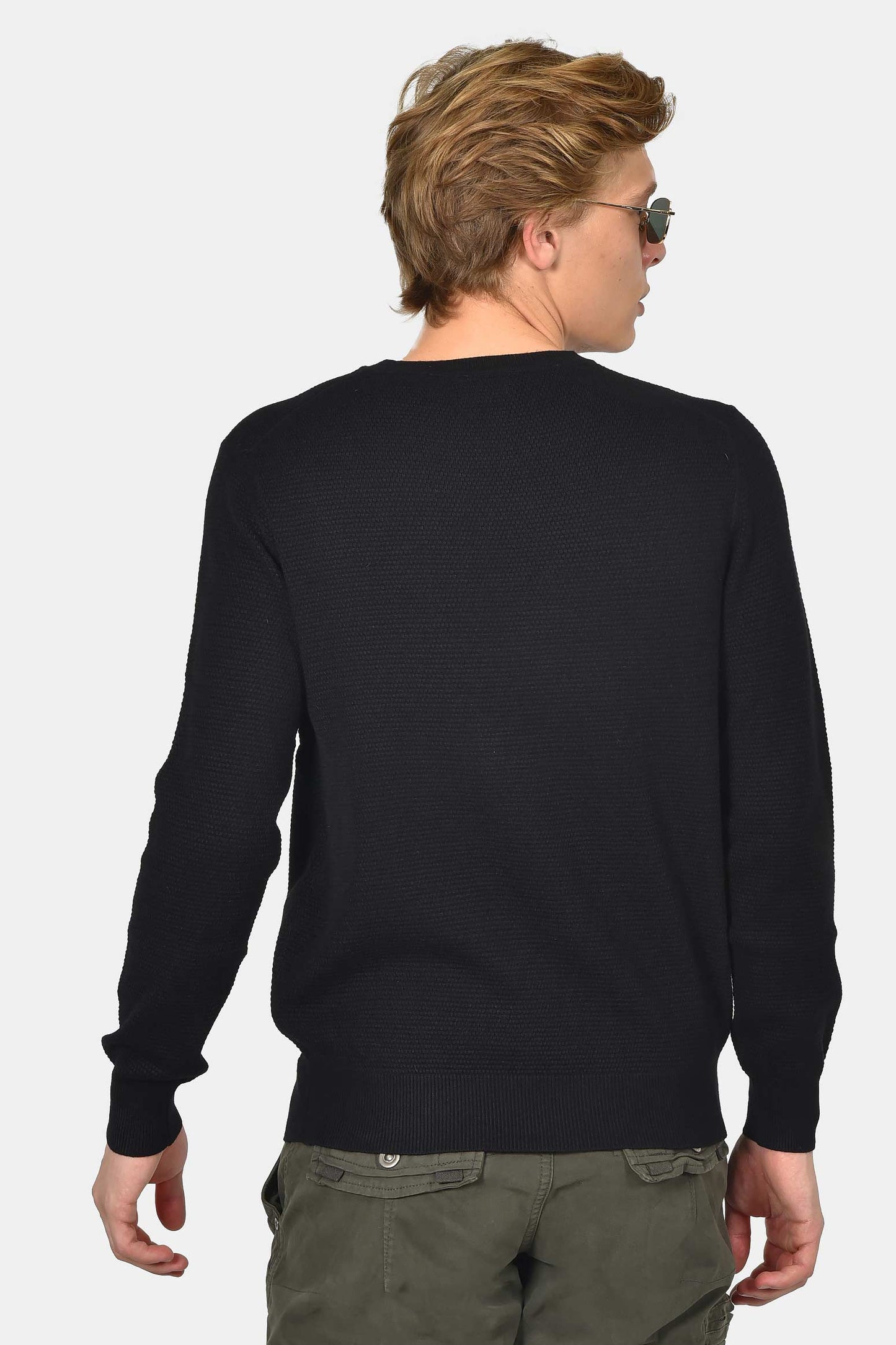 ανδρικό-βαμβακερό-πουλόβερ-σε-normal-fit